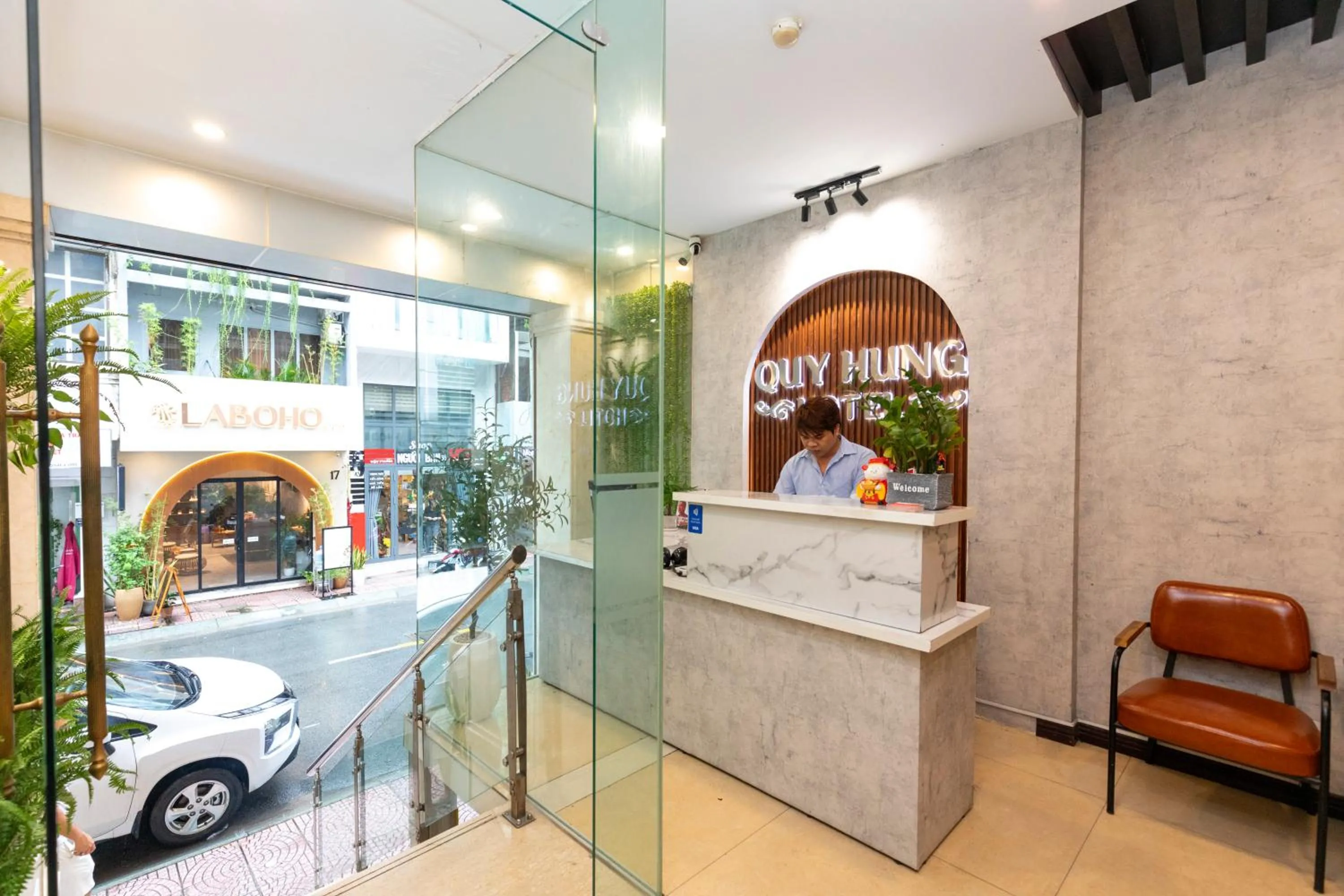 Communal lounge/ TV room in Quy Hung Hotel Central