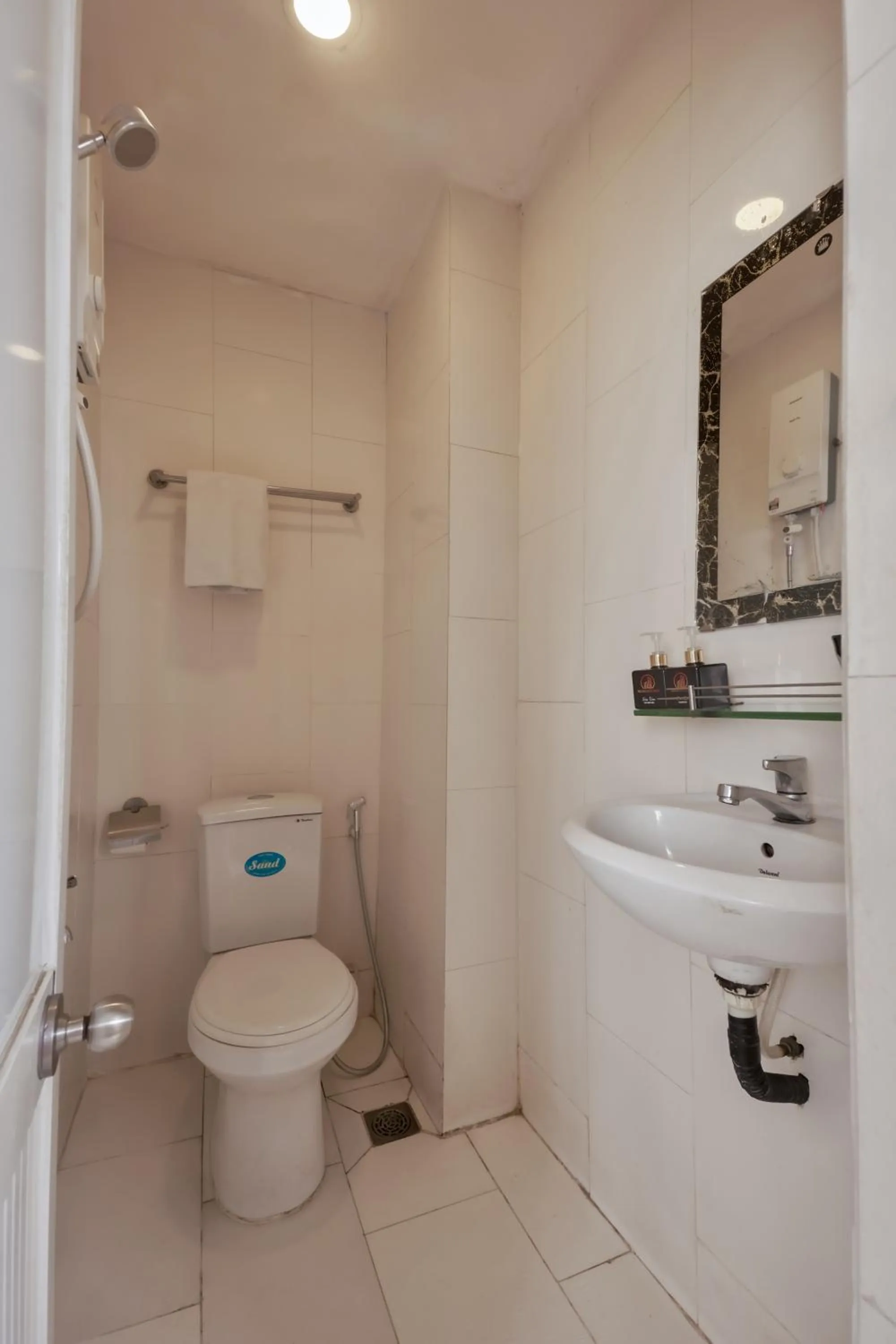 Shower in Quy Hung Hotel And Spa Central