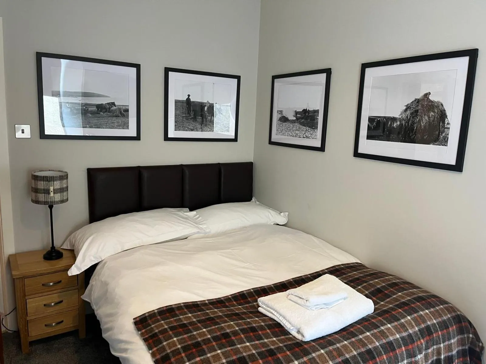 Bedroom, Bed in The Shore