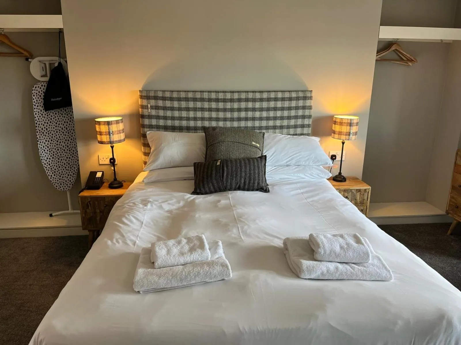 Bedroom, Bed in The Shore