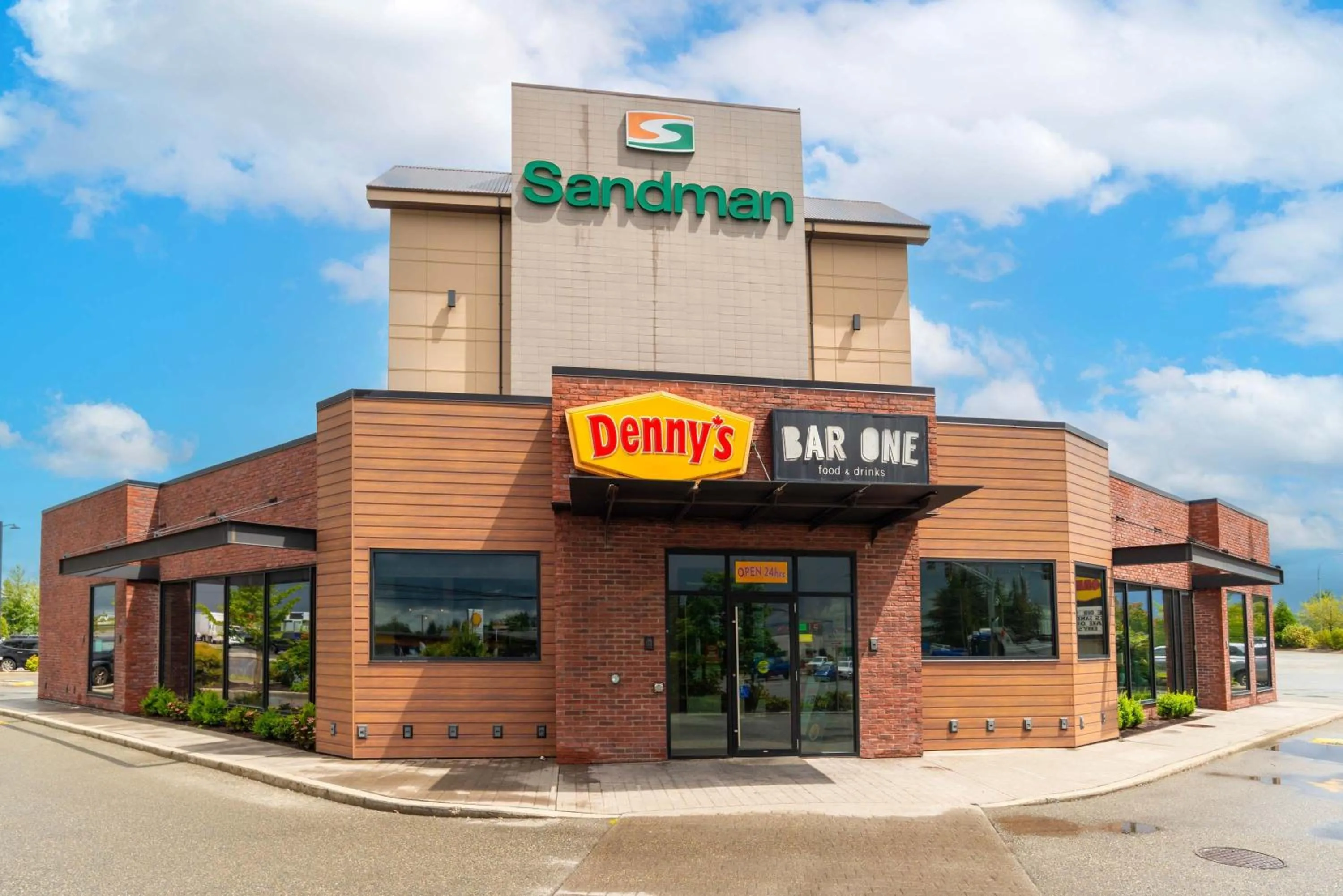 Restaurant/places to eat in Sandman Hotel Abbotsford Airport