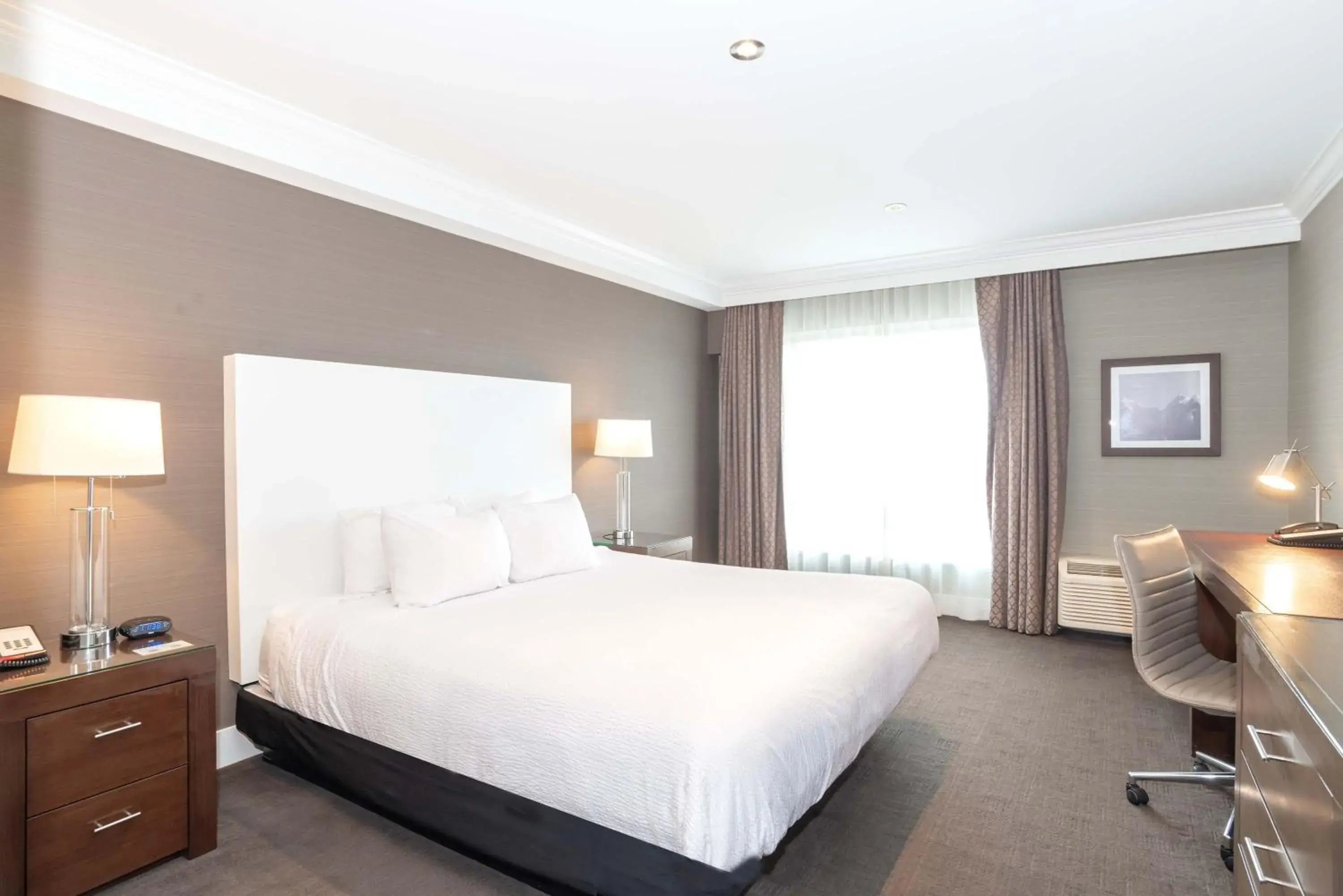 Standard Room, 1 King Bed in Sandman Hotel Abbotsford Airport Standard Room, 1 King Bed in Sandman Hotel Abbotsford Airport