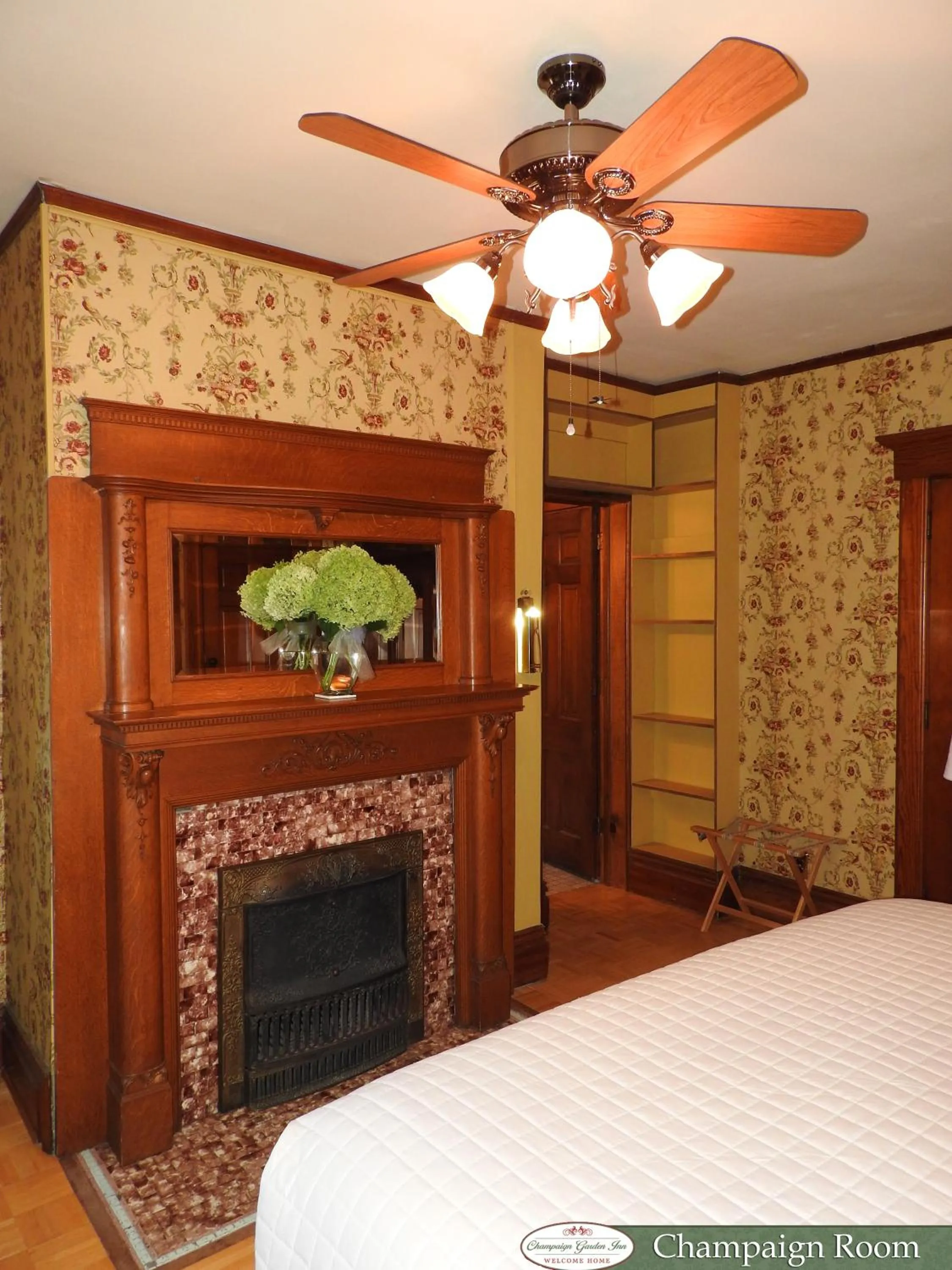 Decorative detail in Champaign Garden Inn