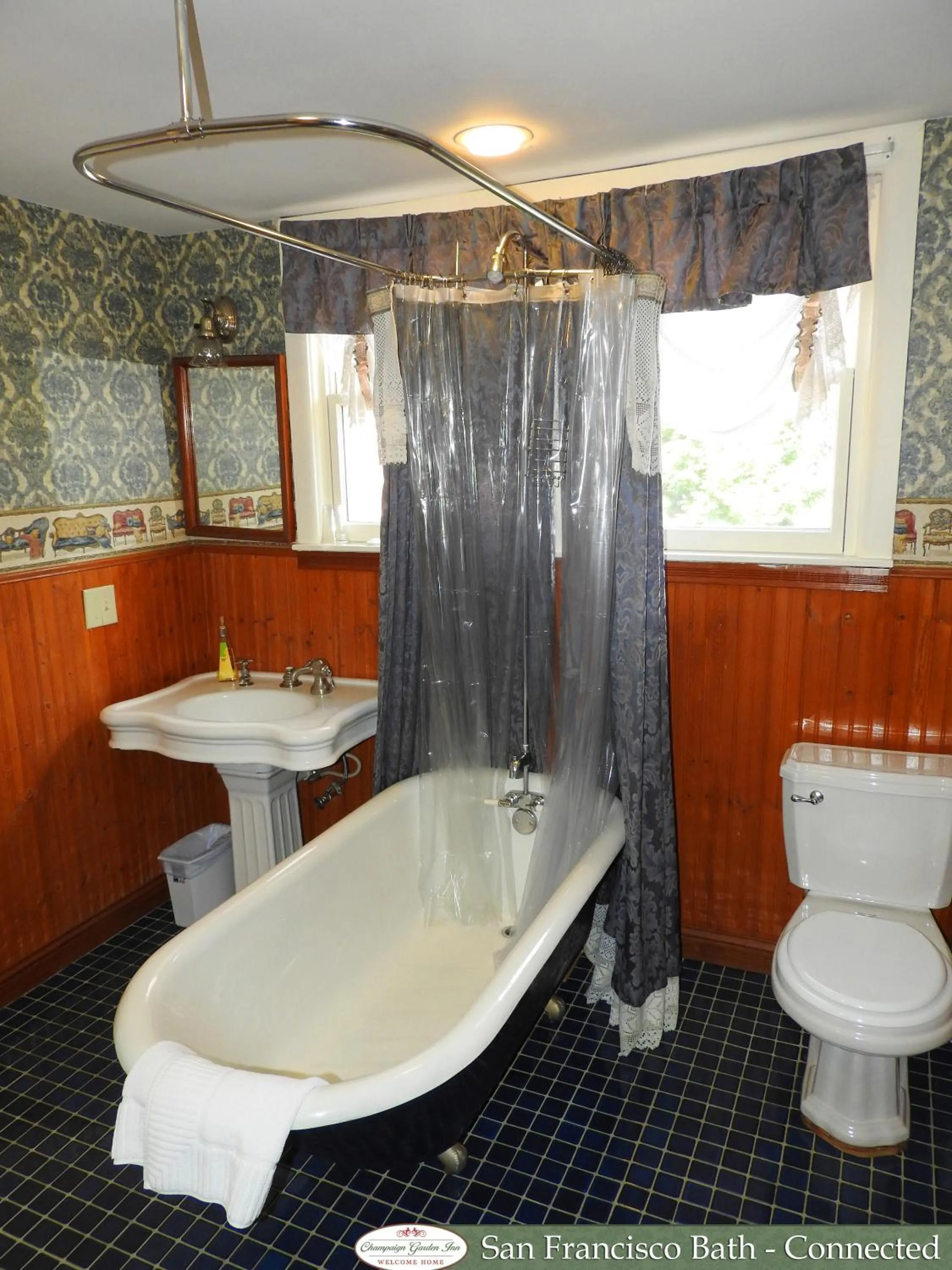 Bathroom in Champaign Garden Inn