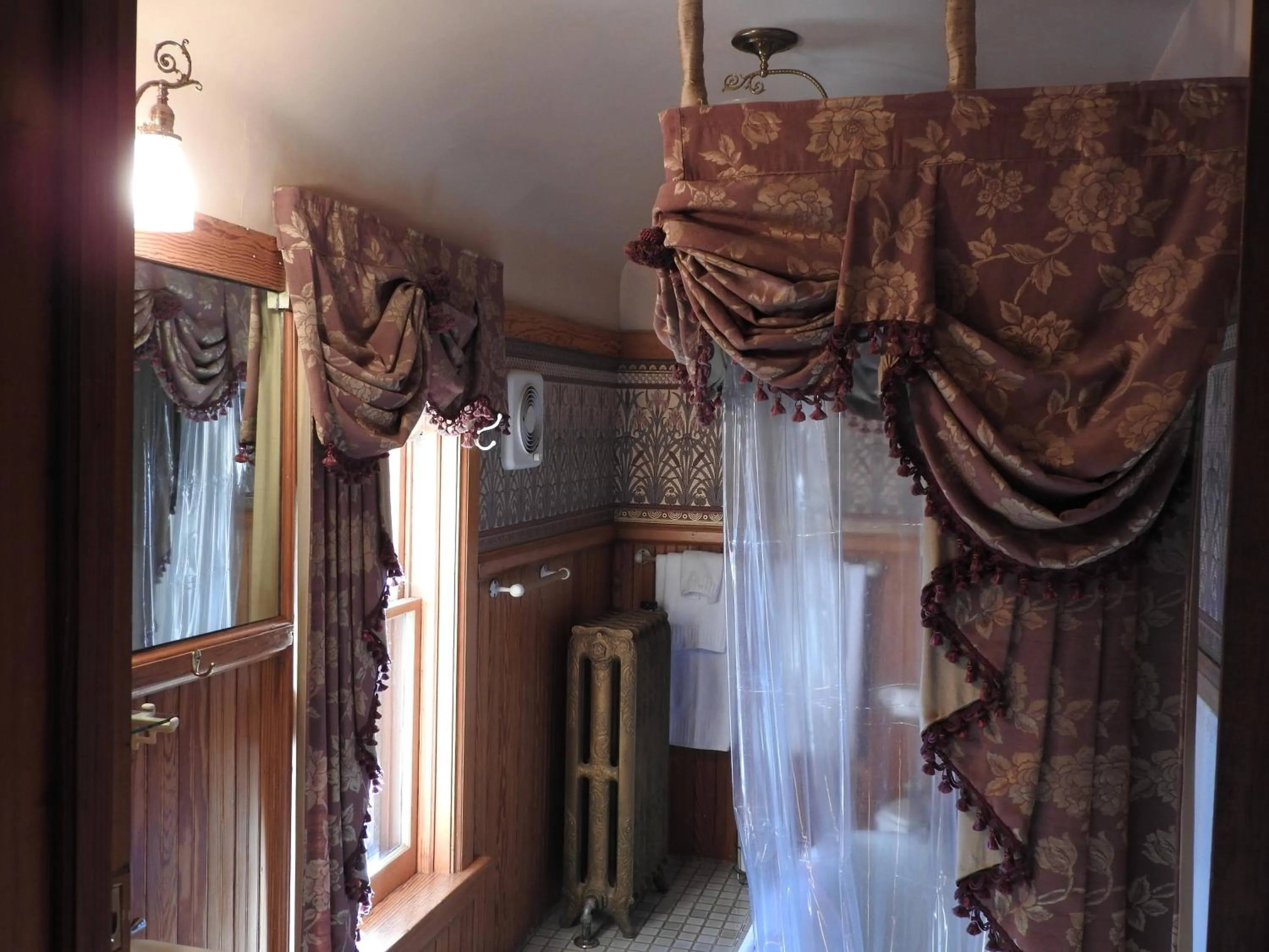 Bathroom in Champaign Garden Inn