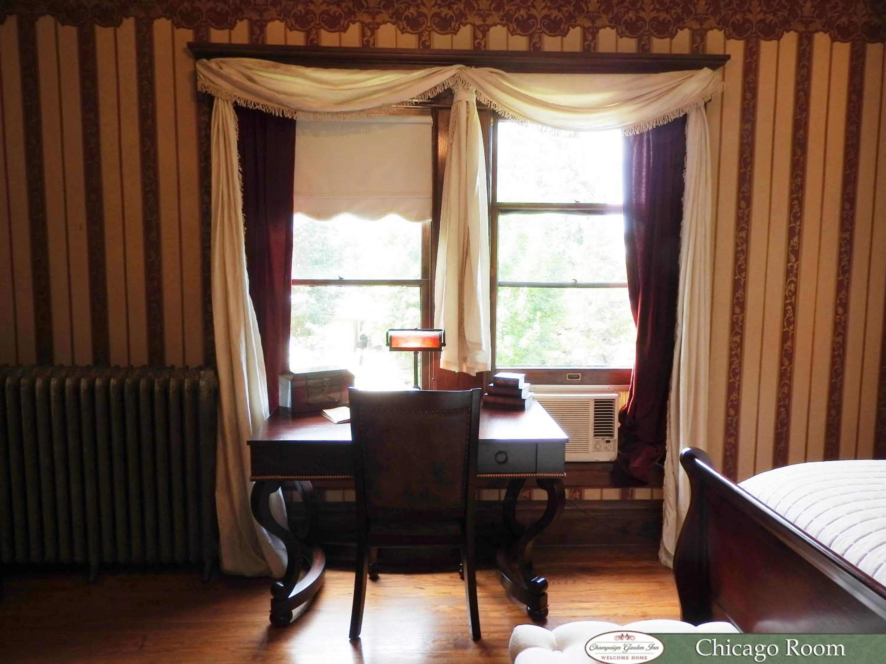 Decorative detail, Bed in Champaign Garden Inn