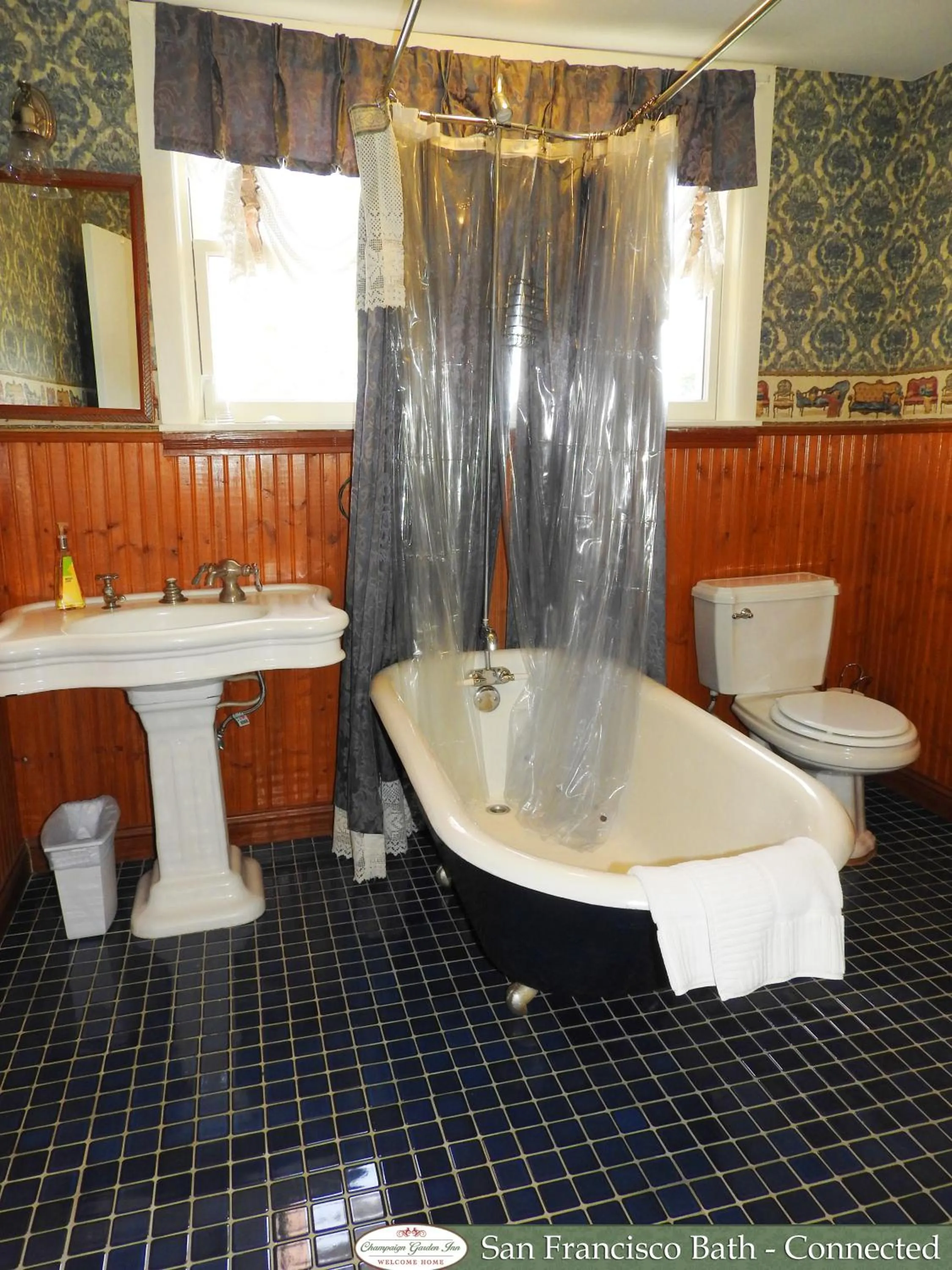 Bathroom in Champaign Garden Inn