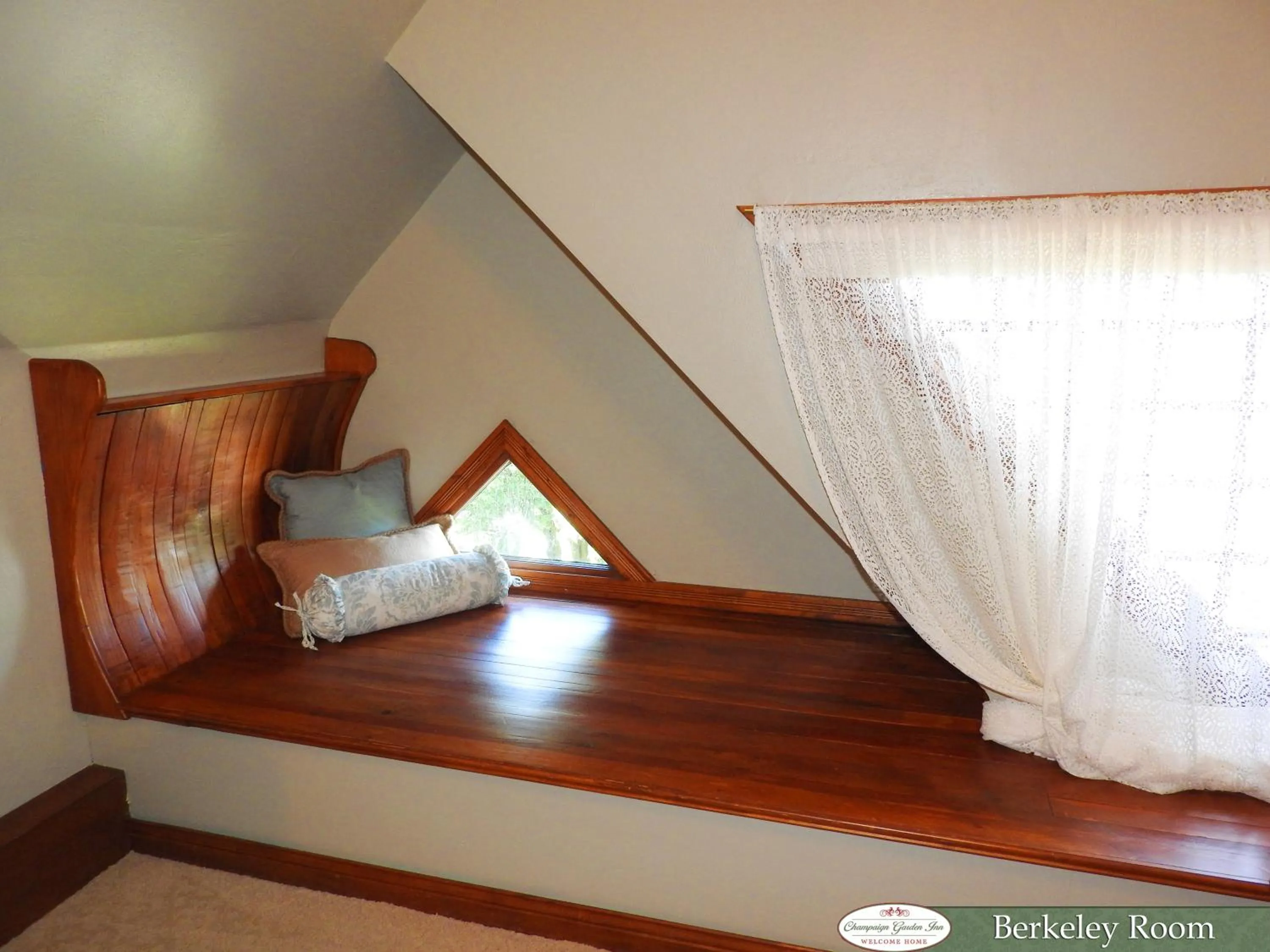 Decorative detail, Bed in Champaign Garden Inn