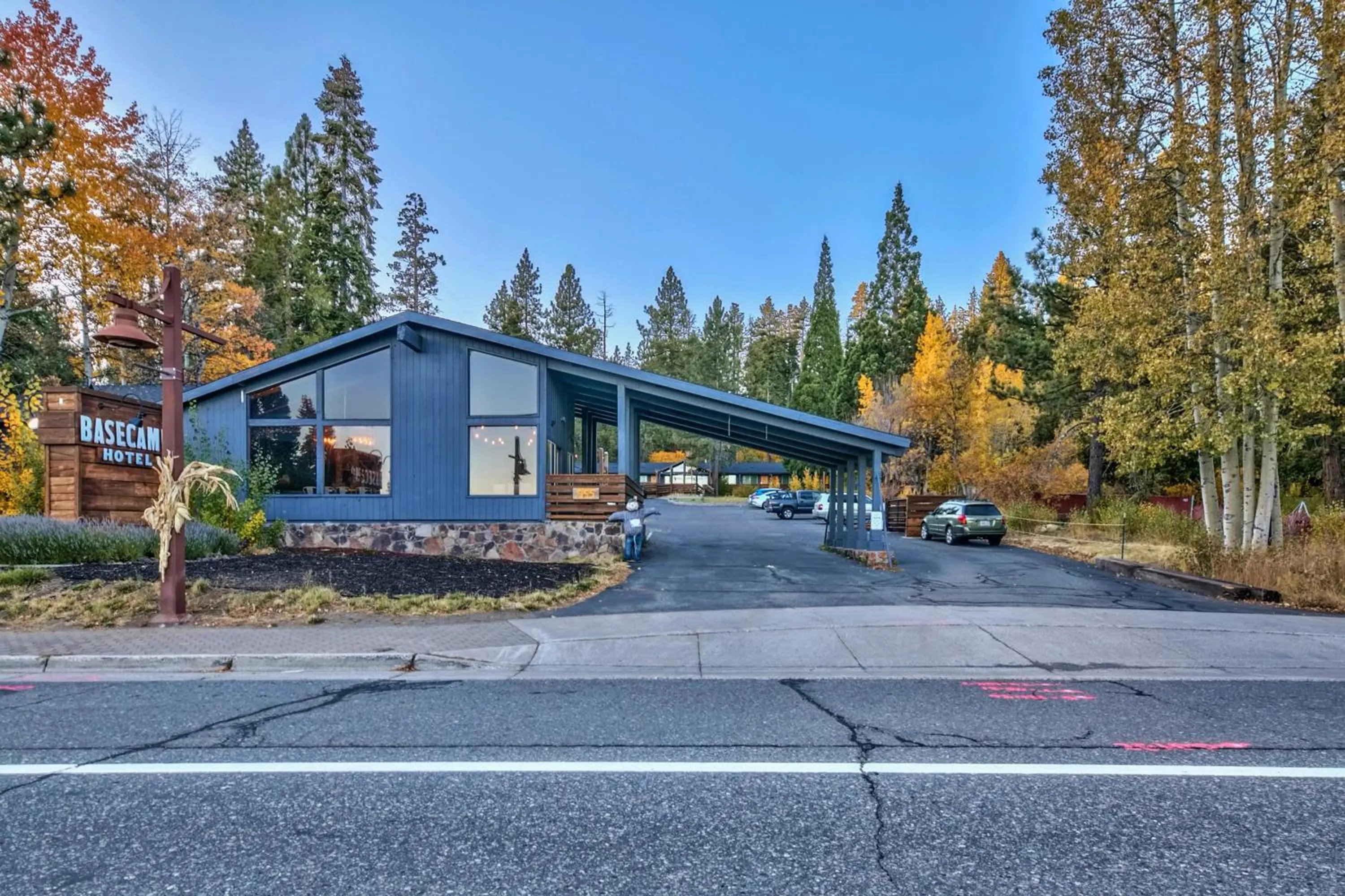 Facade/entrance in Basecamp Tahoe City