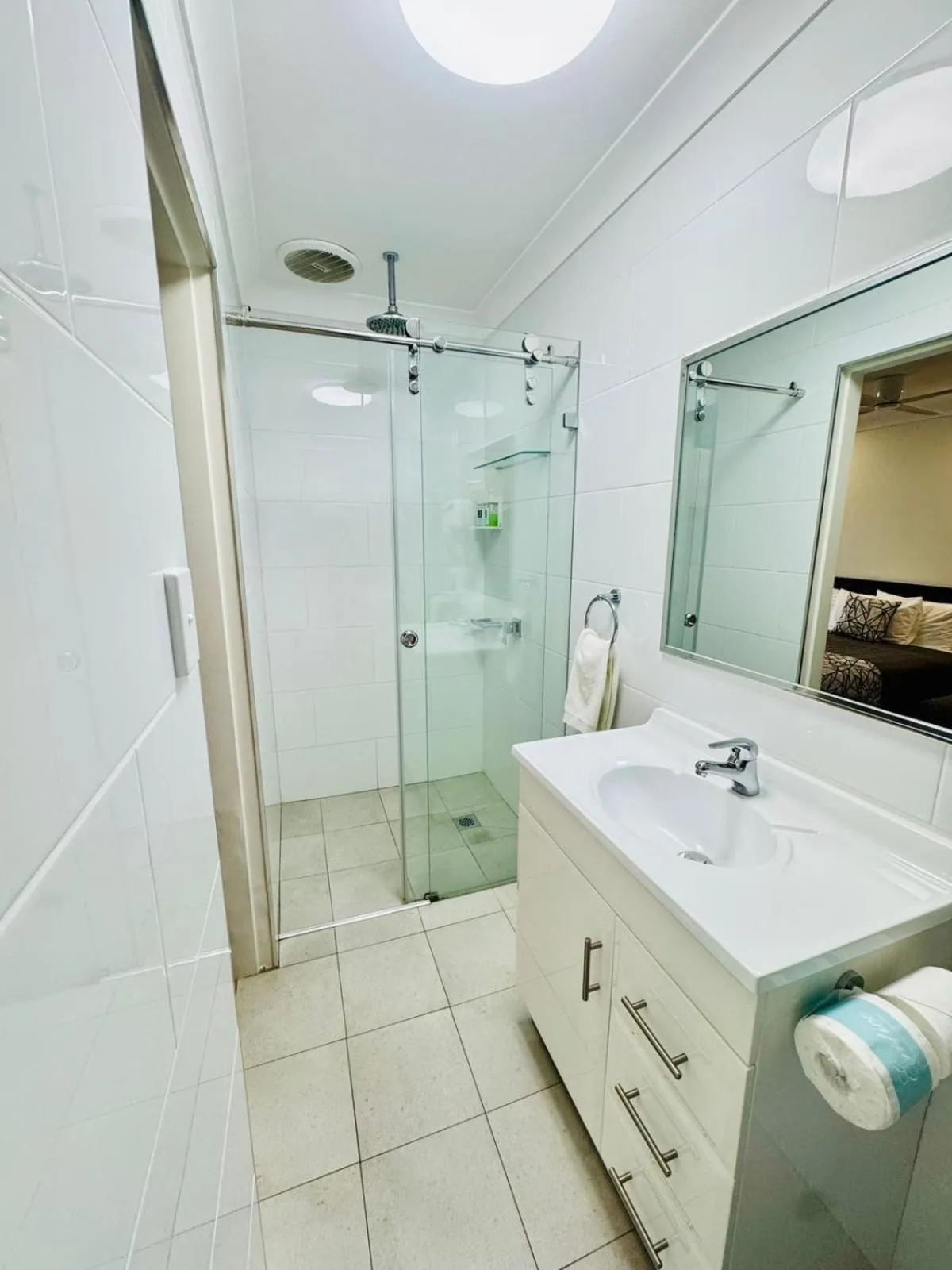 Ten Dollar Town Motel