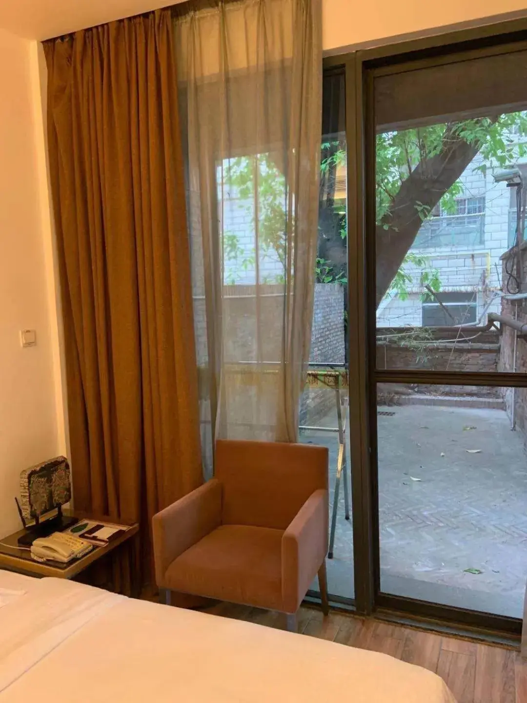 Double or Twin Room with Balcony in Guangzhou Fangyuan Hotel Double or Twin Room with Balcony in Guangzhou Fangyuan Hotel