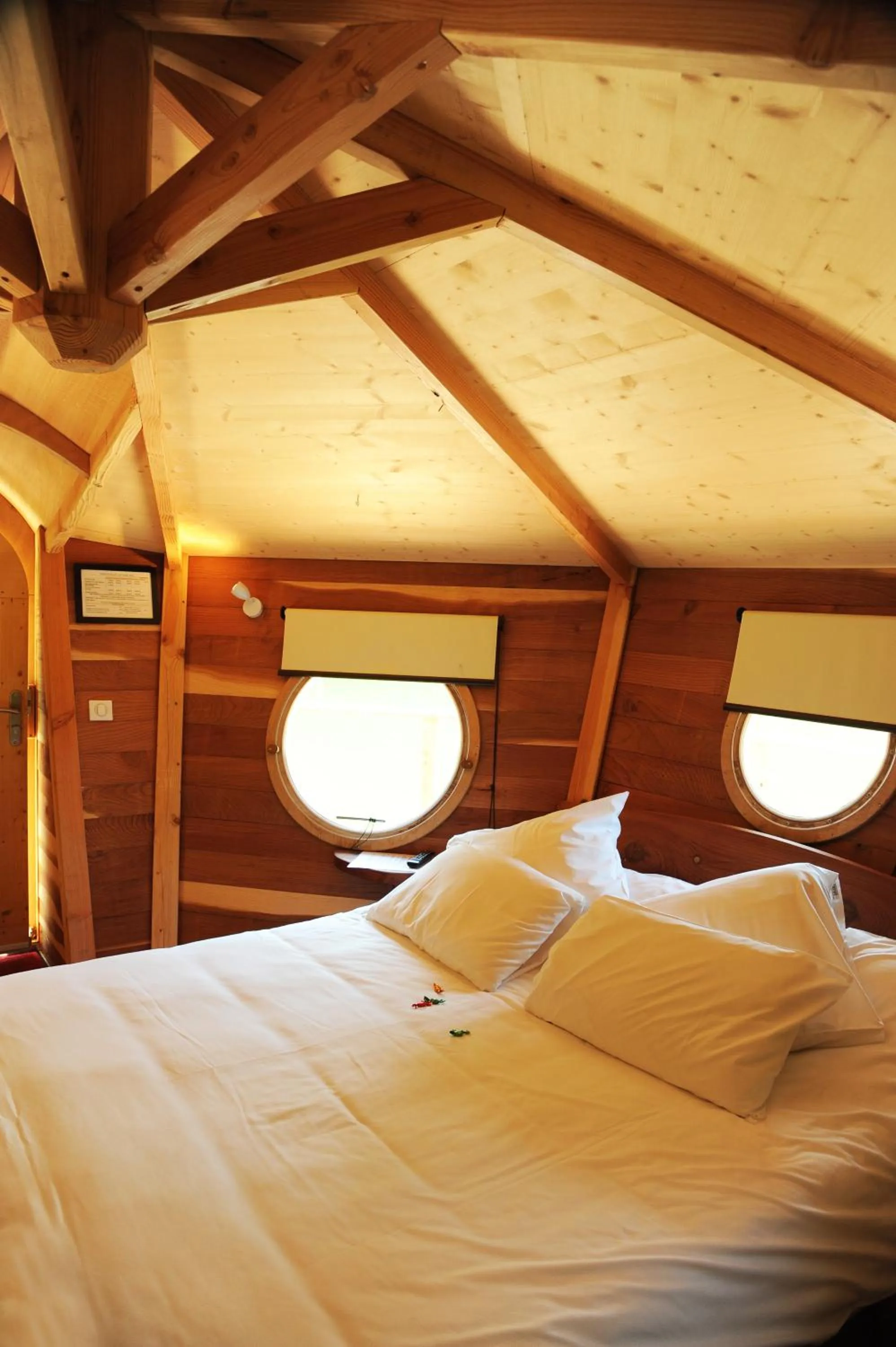 Photo of the whole room, Bed in Hôtel Restaurant Le Relais de l'Estuaire