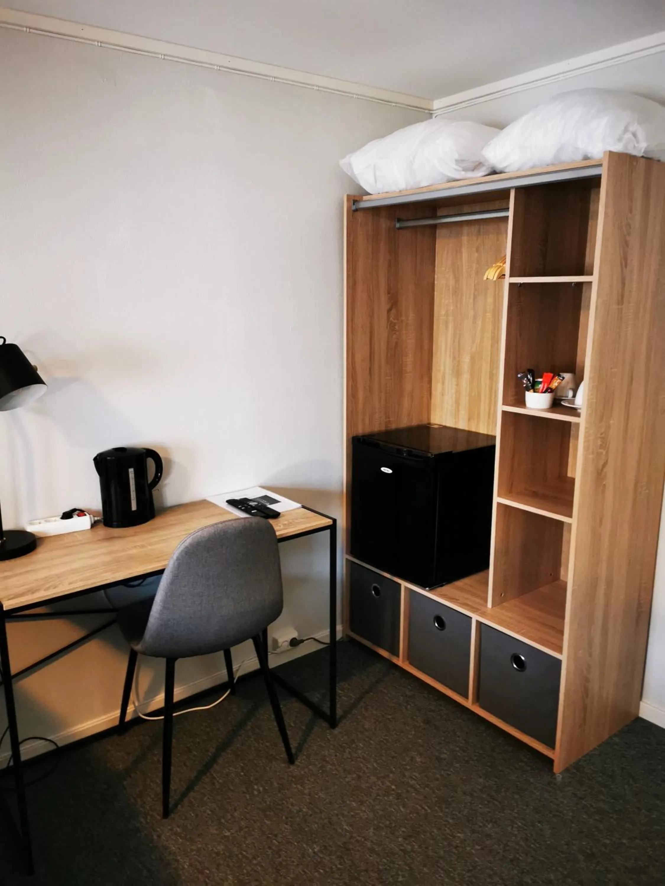 Coffee/tea facilities in Henningsvær Guesthouse