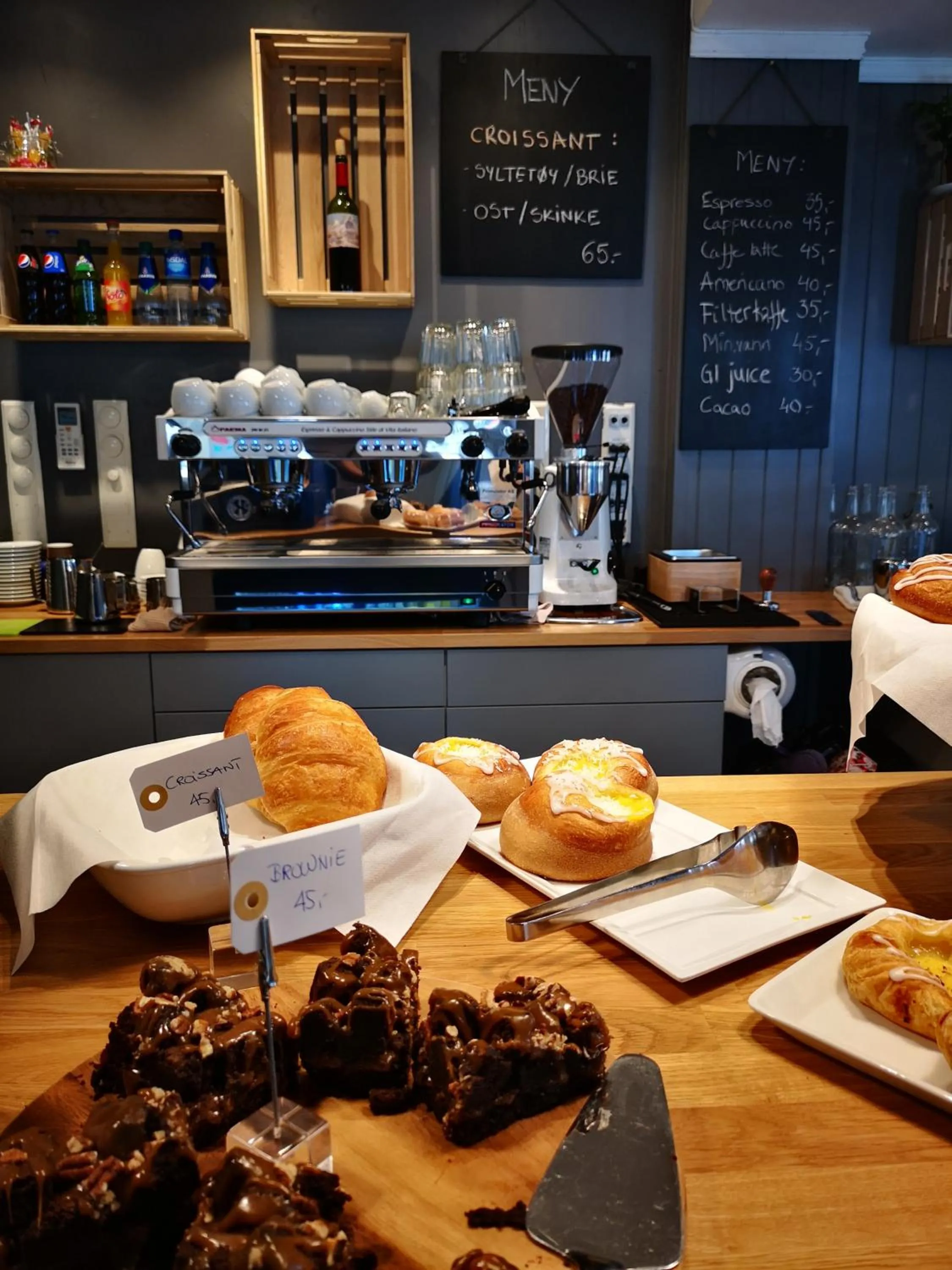 Restaurant/places to eat in Henningsvær Guesthouse