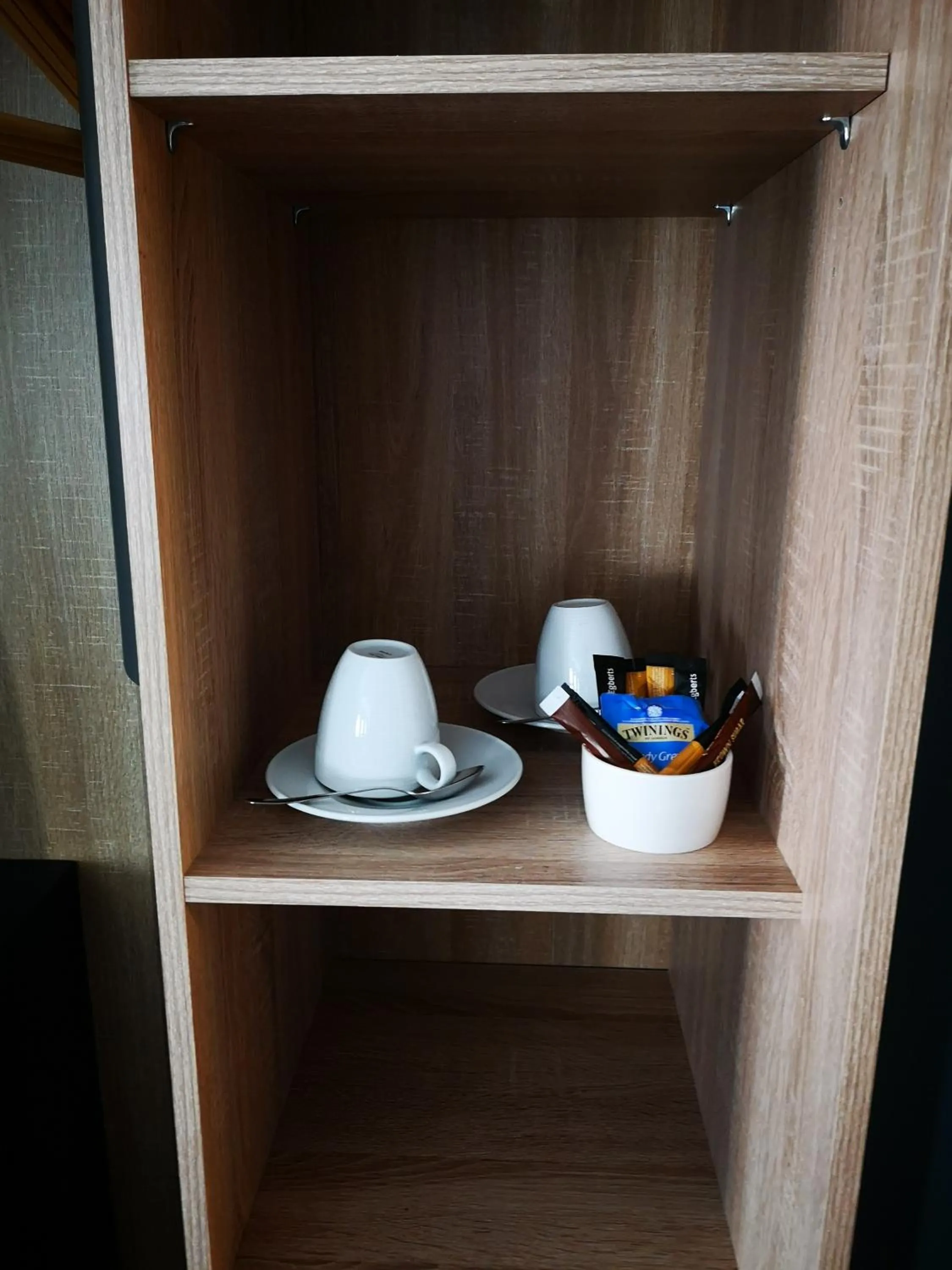 Coffee/tea facilities in Henningsvær Guesthouse