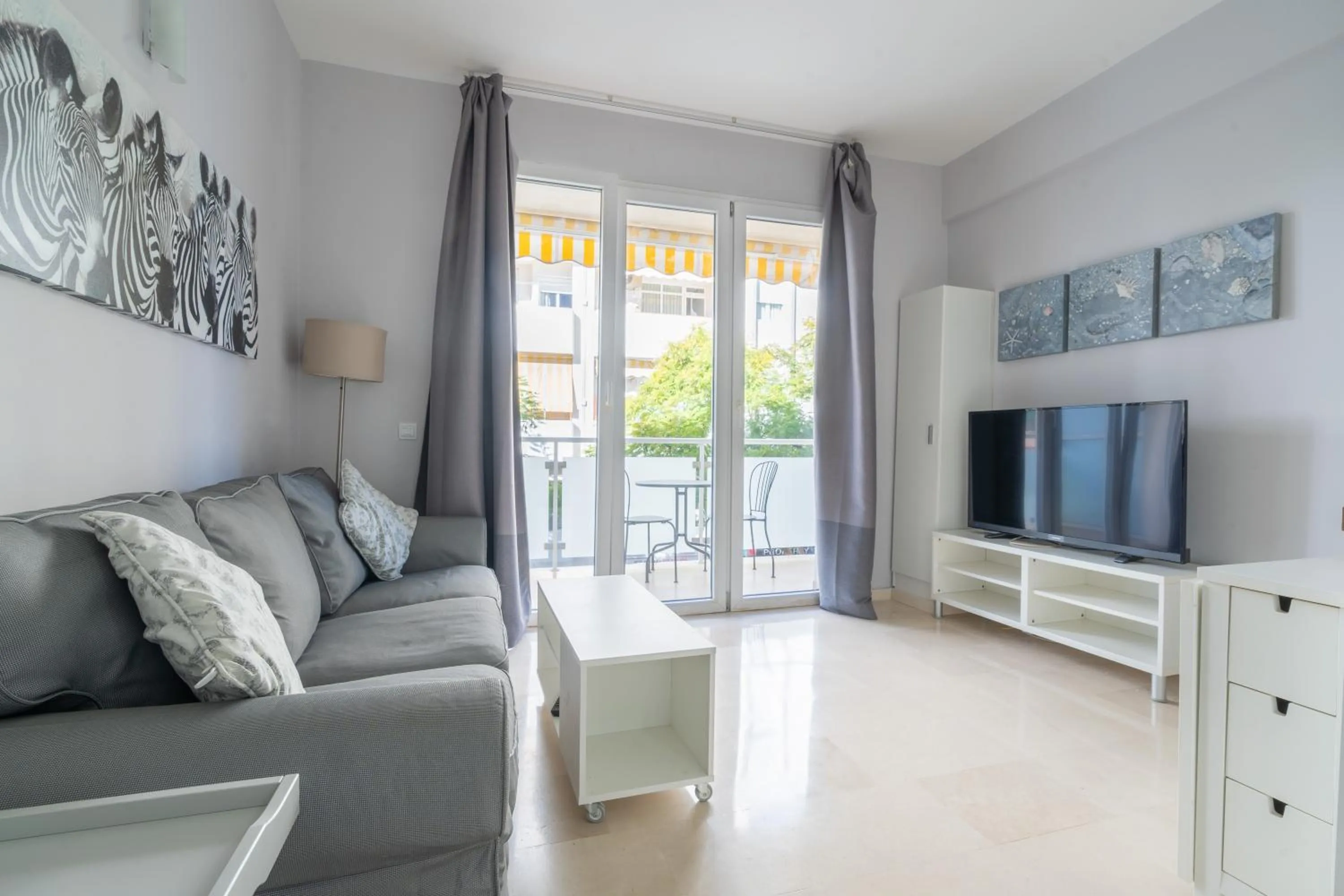 Living room in Apartamentos Castillo by Sur Suites