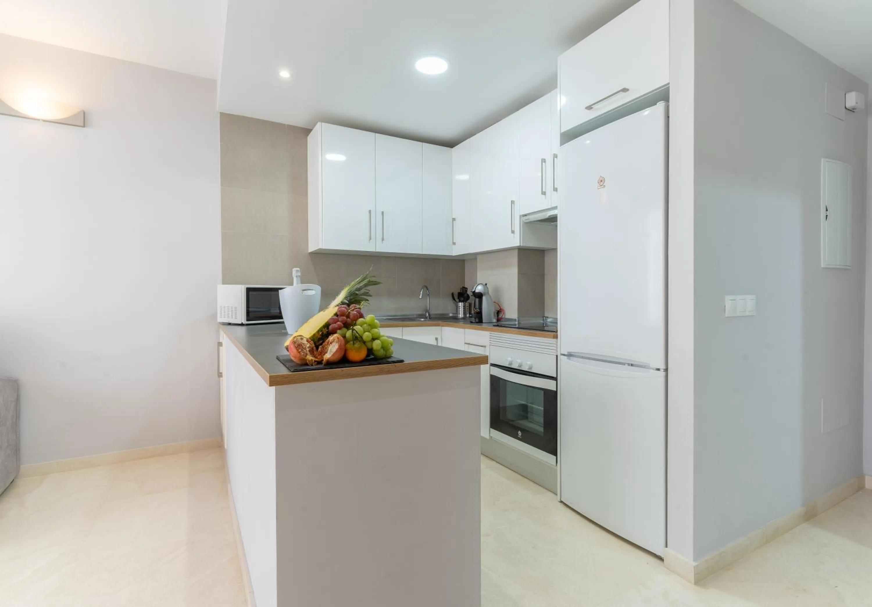 Kitchen or kitchenette in Apartamentos Castillo by Sur Suites