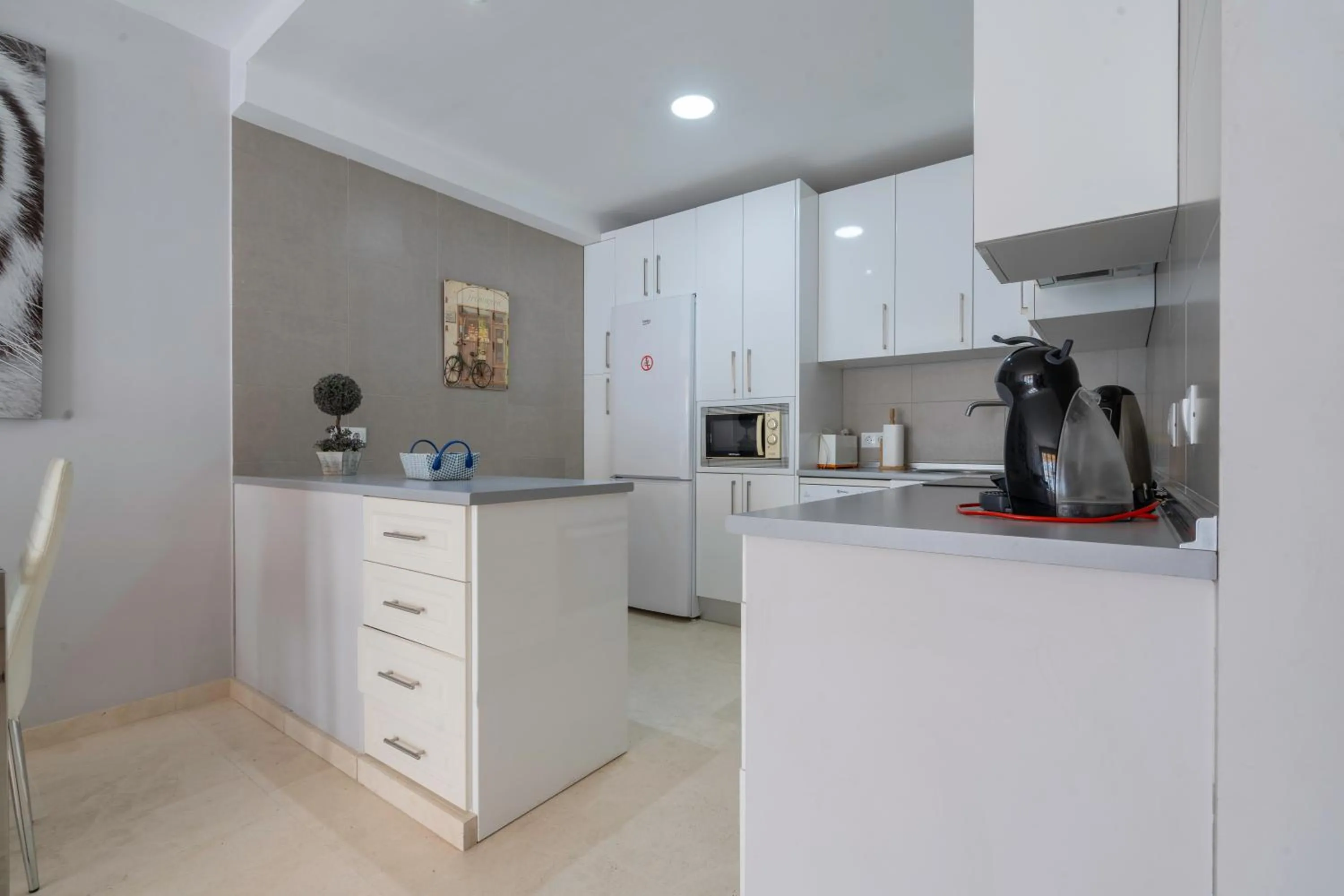 Kitchen or kitchenette in Apartamentos Castillo by Sur Suites