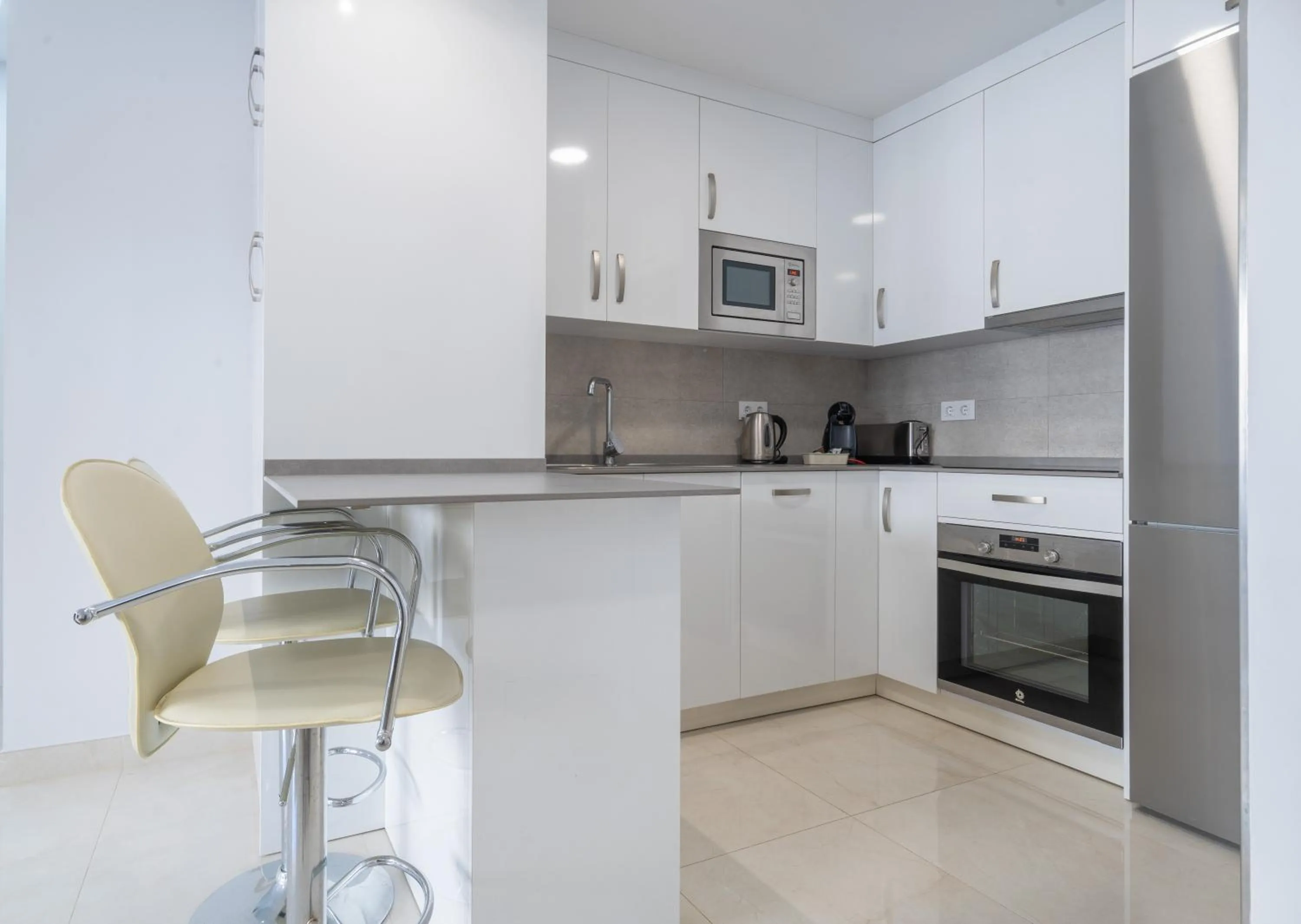 Kitchen or kitchenette in Apartamentos Castillo by Sur Suites