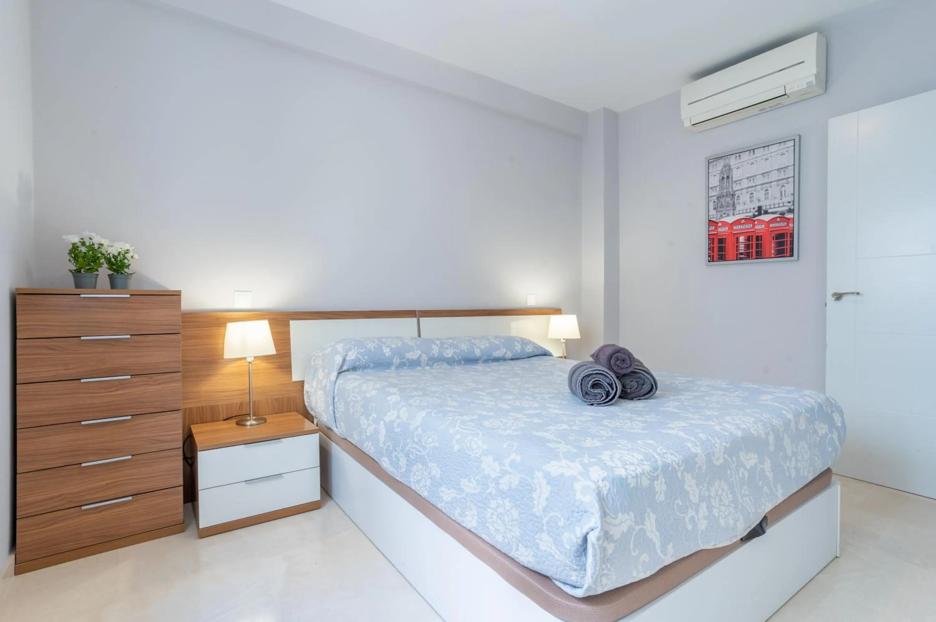 Photo of the whole room, Bed in Apartamentos Castillo by Sur Suites