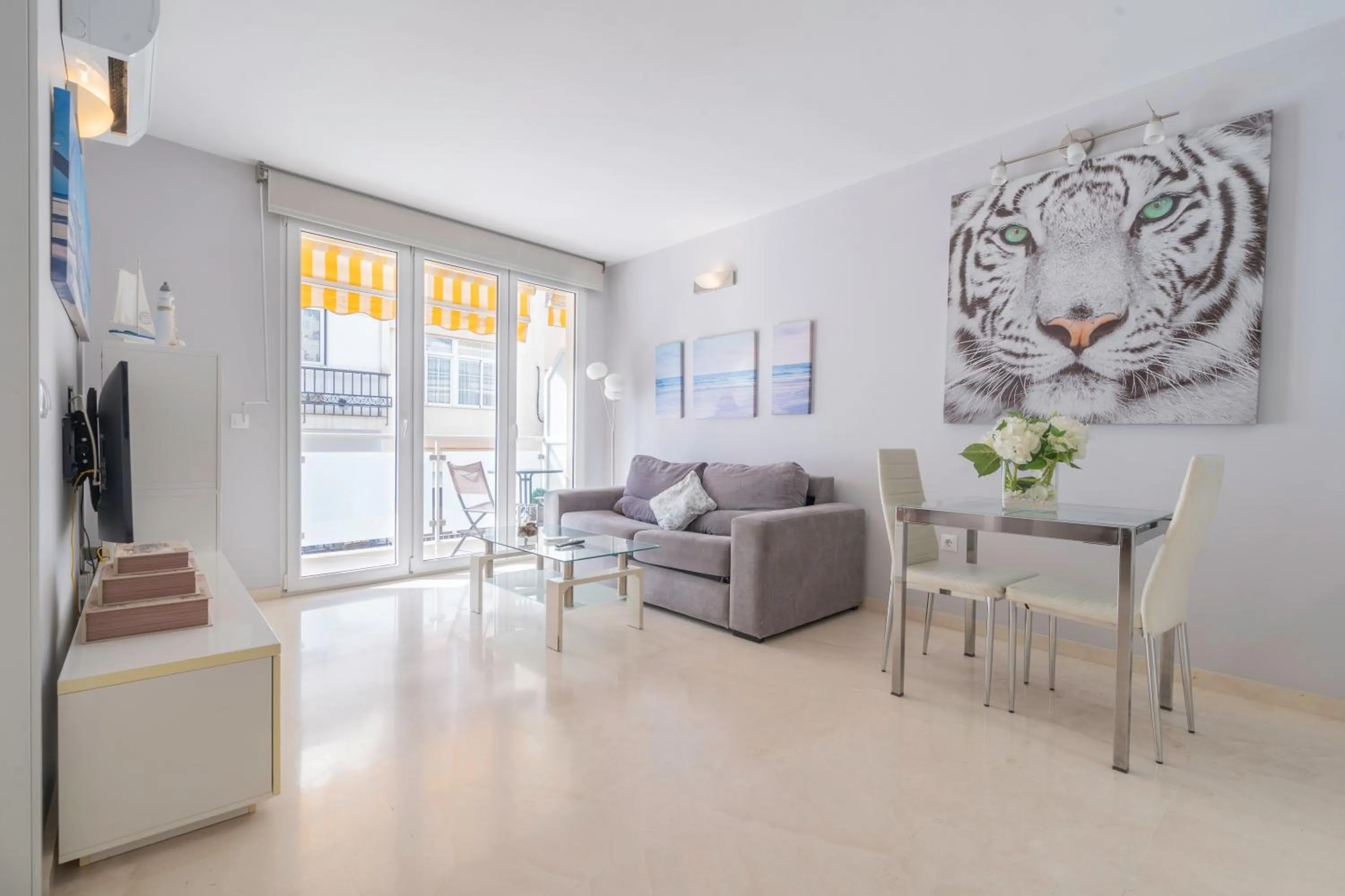 Living room in Apartamentos Castillo by Sur Suites