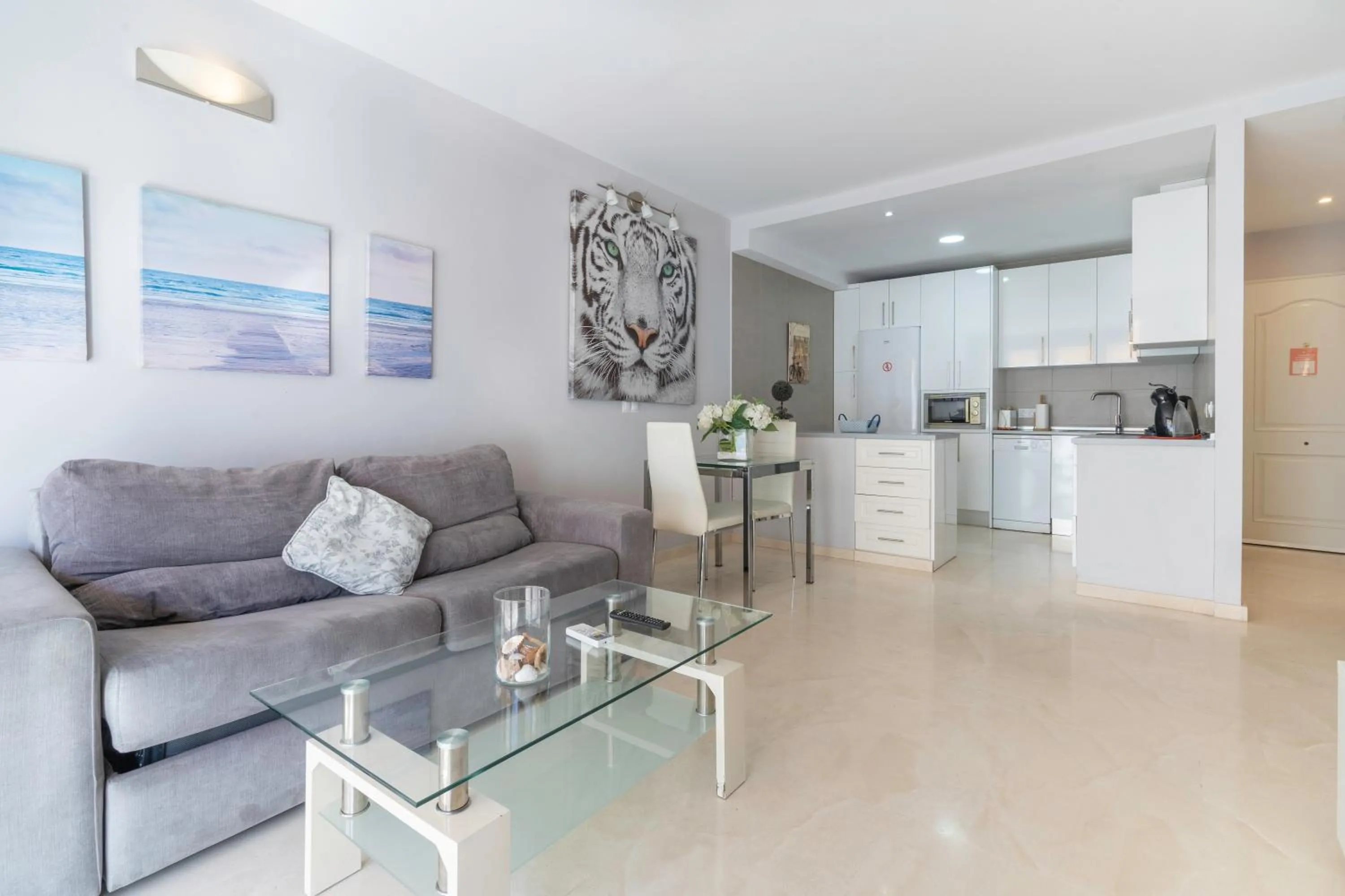 Living room in Apartamentos Castillo by Sur Suites