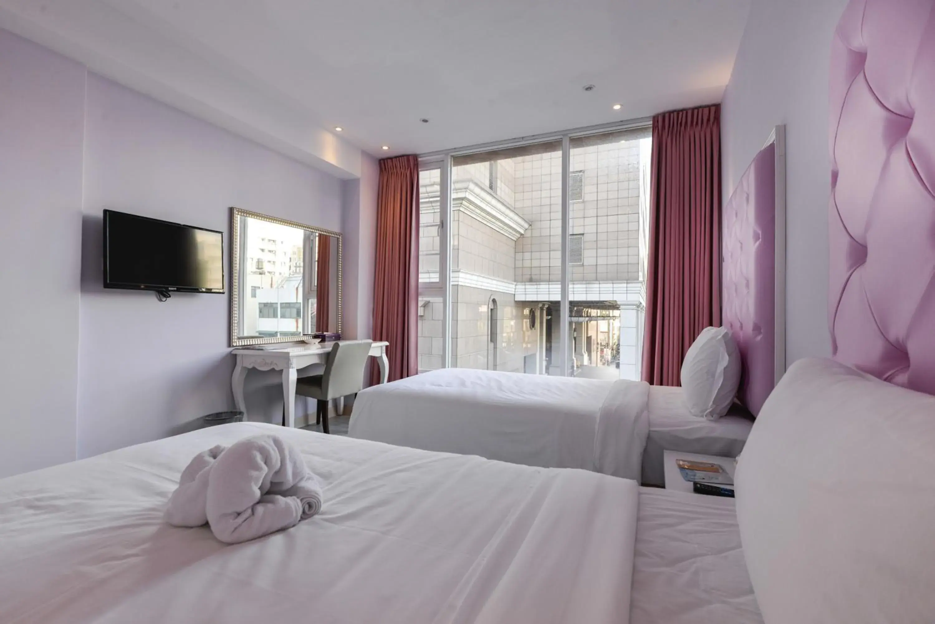 Deluxe Twin Room with City View - No Balcony in Lion King Hotel Deluxe Twin Room with City View - No Balcony in Lion King Hotel