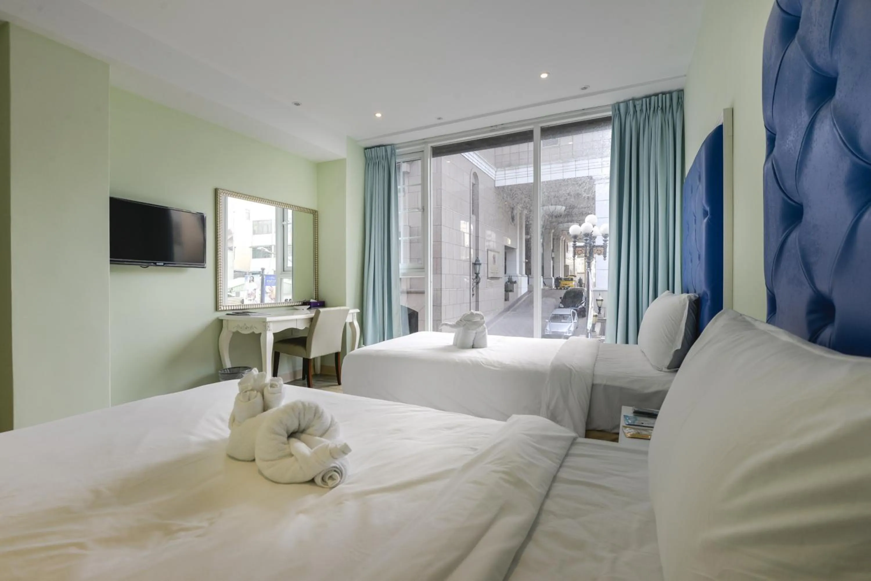 Bedroom, Bed in Lion King Hotel