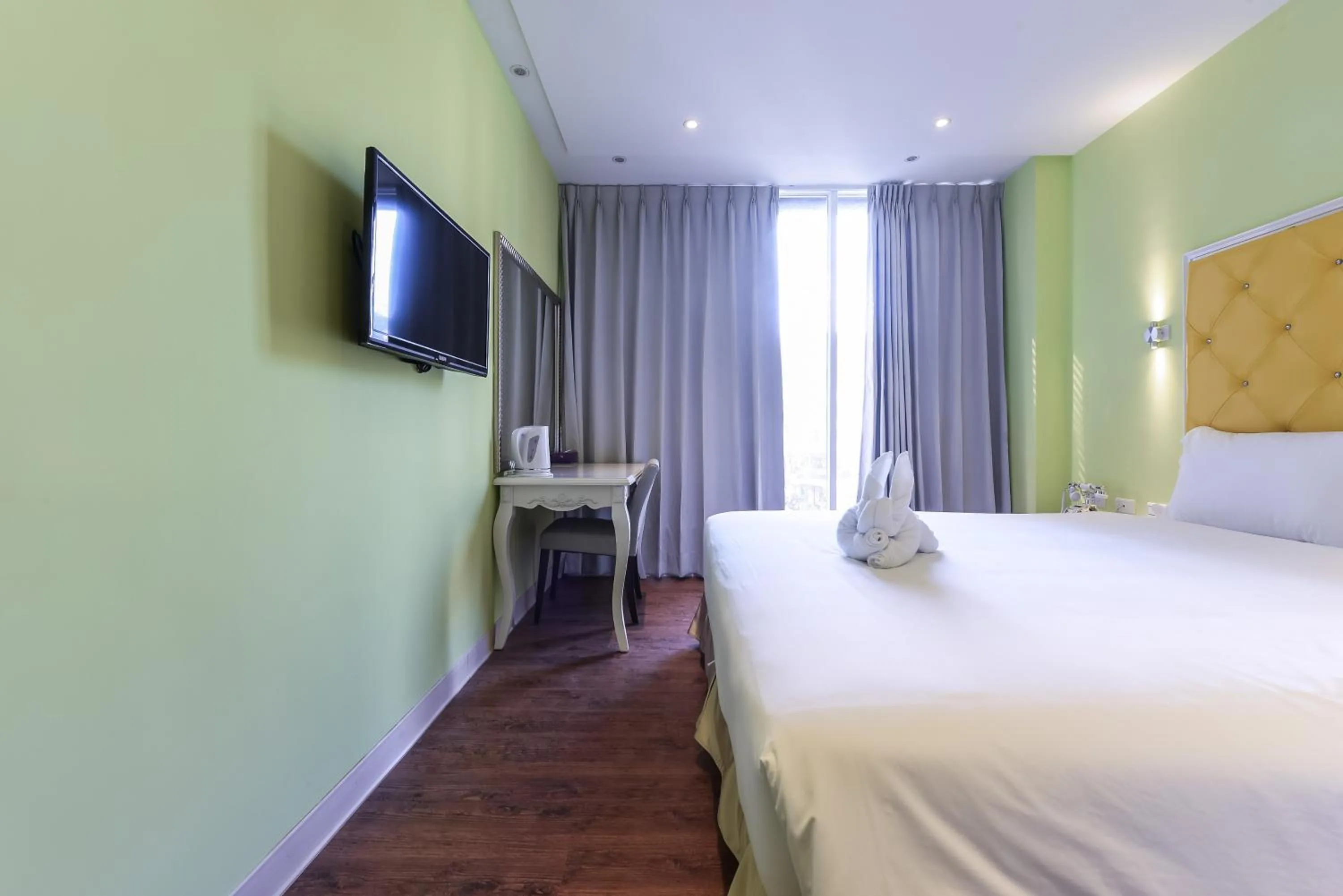 Bathroom, Bed in Lion King Hotel