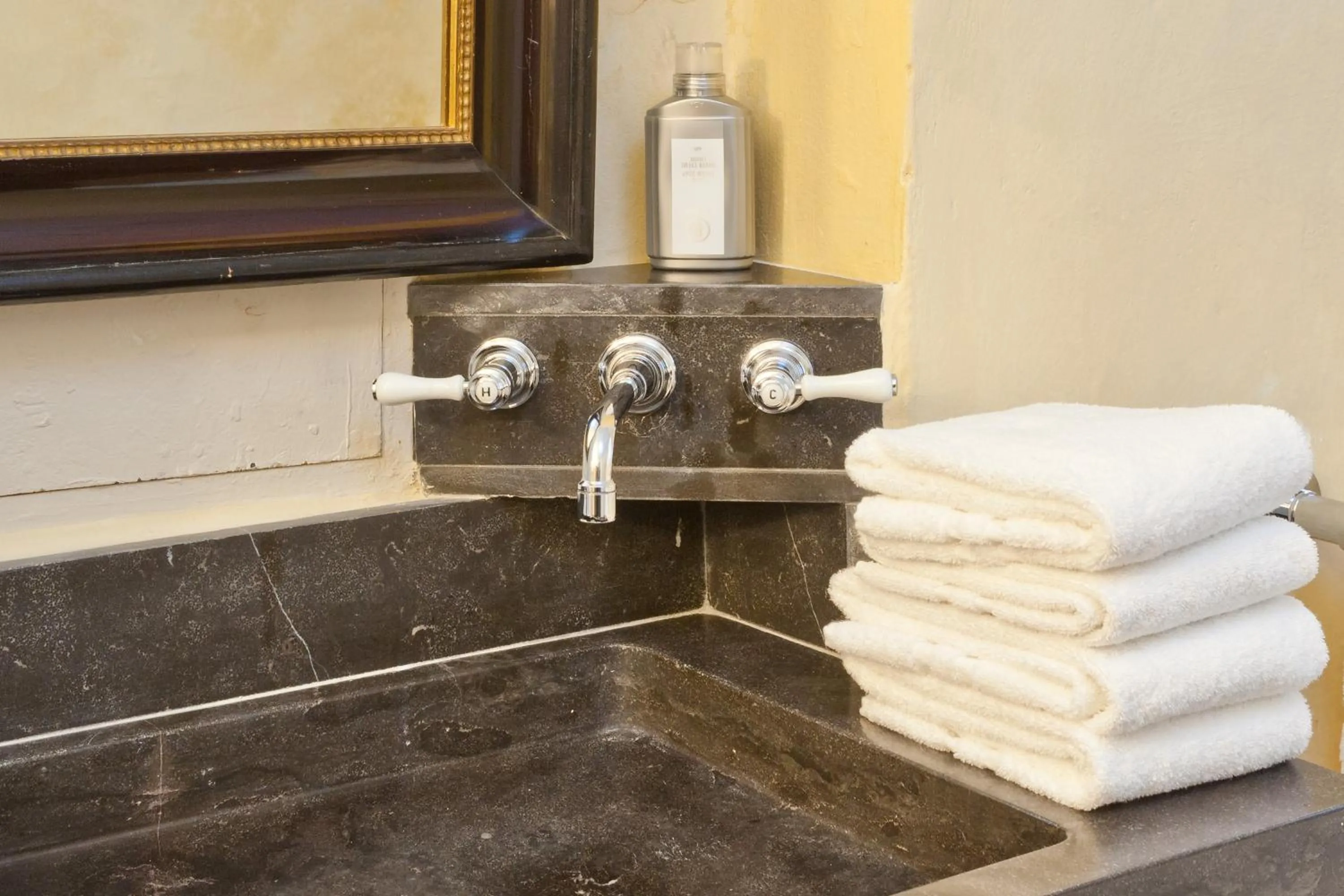 Bathroom in Hotel David an der Donau