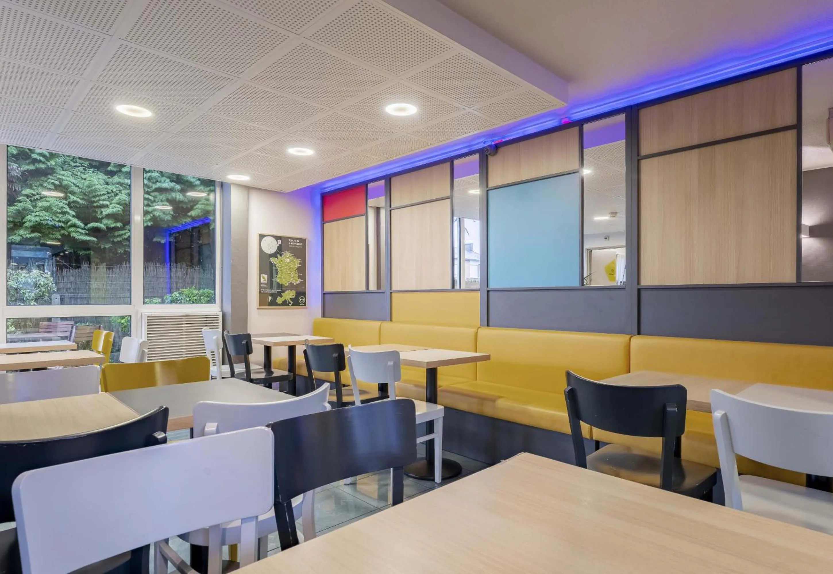 Restaurant/places to eat in B&B HOTEL Douai Parc Des Expos Cuincy