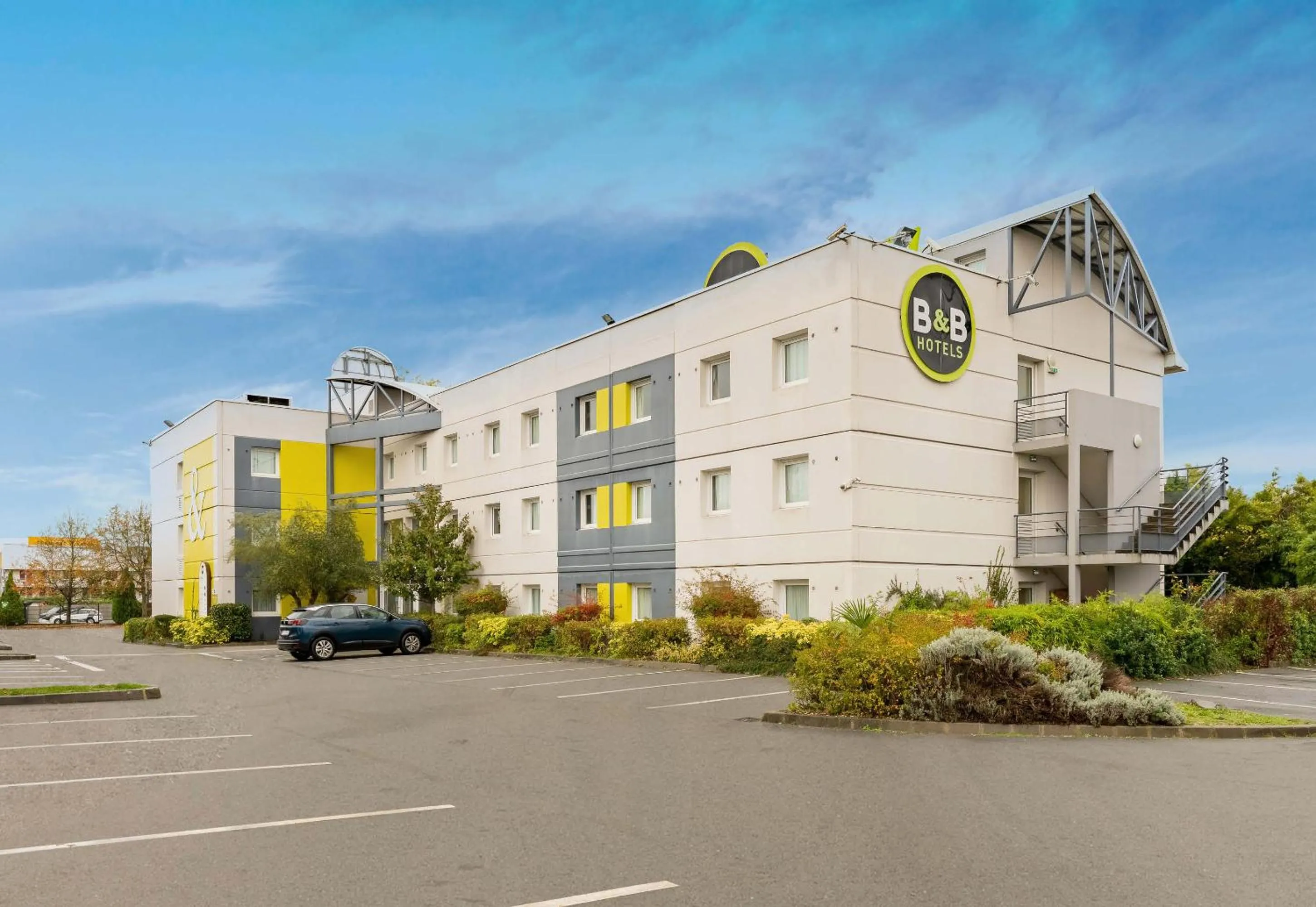 Property building in B&B HOTEL Douai Parc Des Expos Cuincy