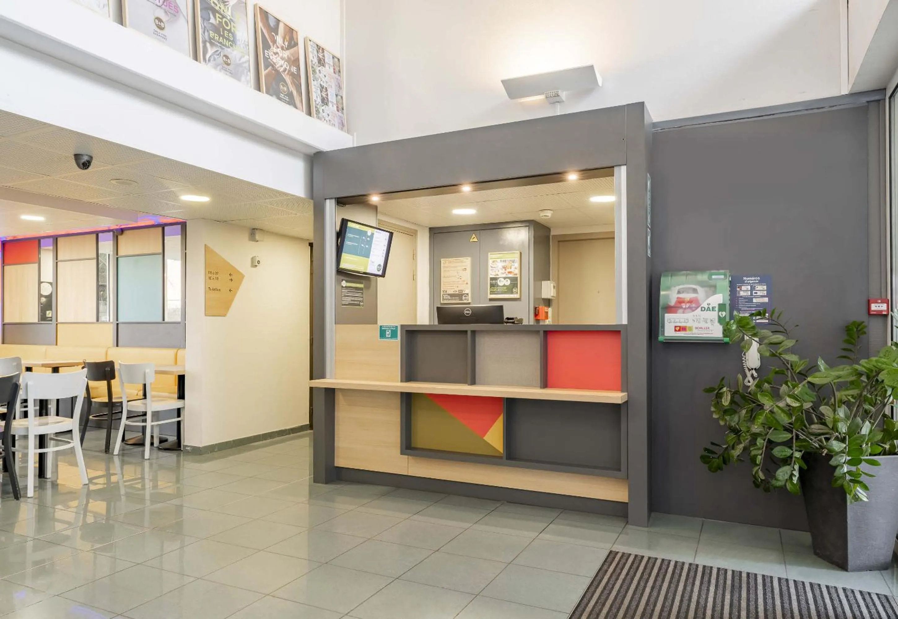 Lobby or reception in B&B HOTEL Douai Parc Des Expos Cuincy