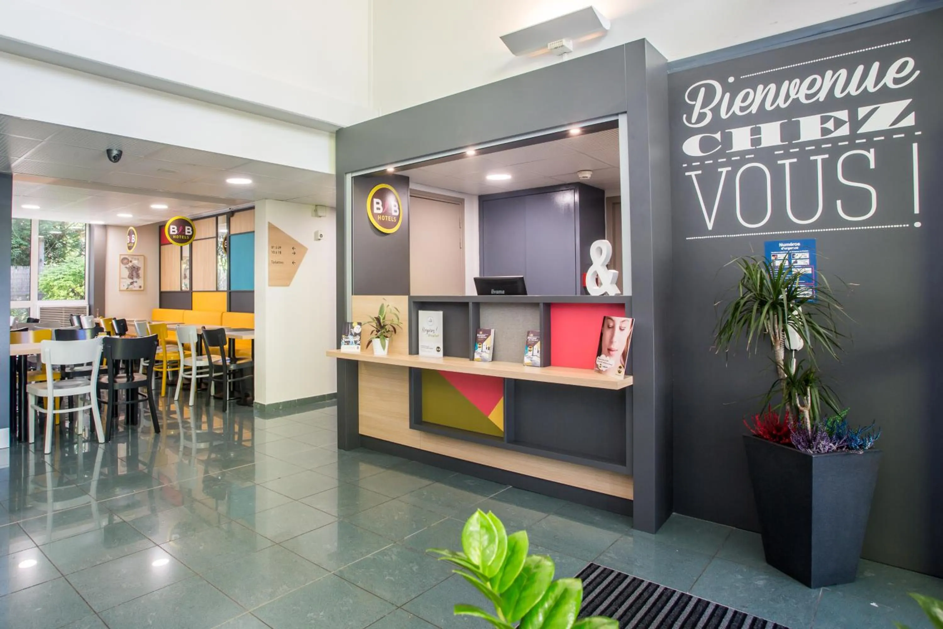 Lobby or reception in B&B HOTEL Douai Parc Des Expos Cuincy