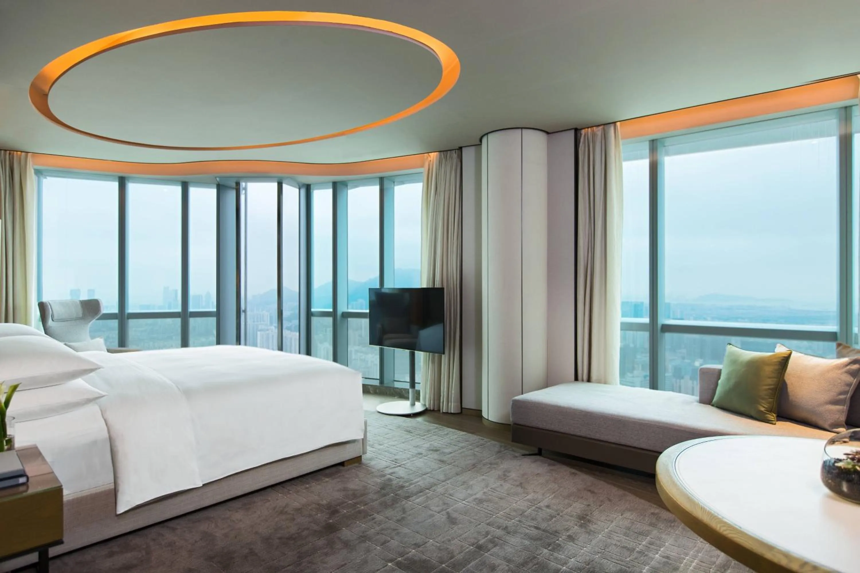 Photo of the whole room, Bed in Shenzhen Marriott Hotel Nanshan