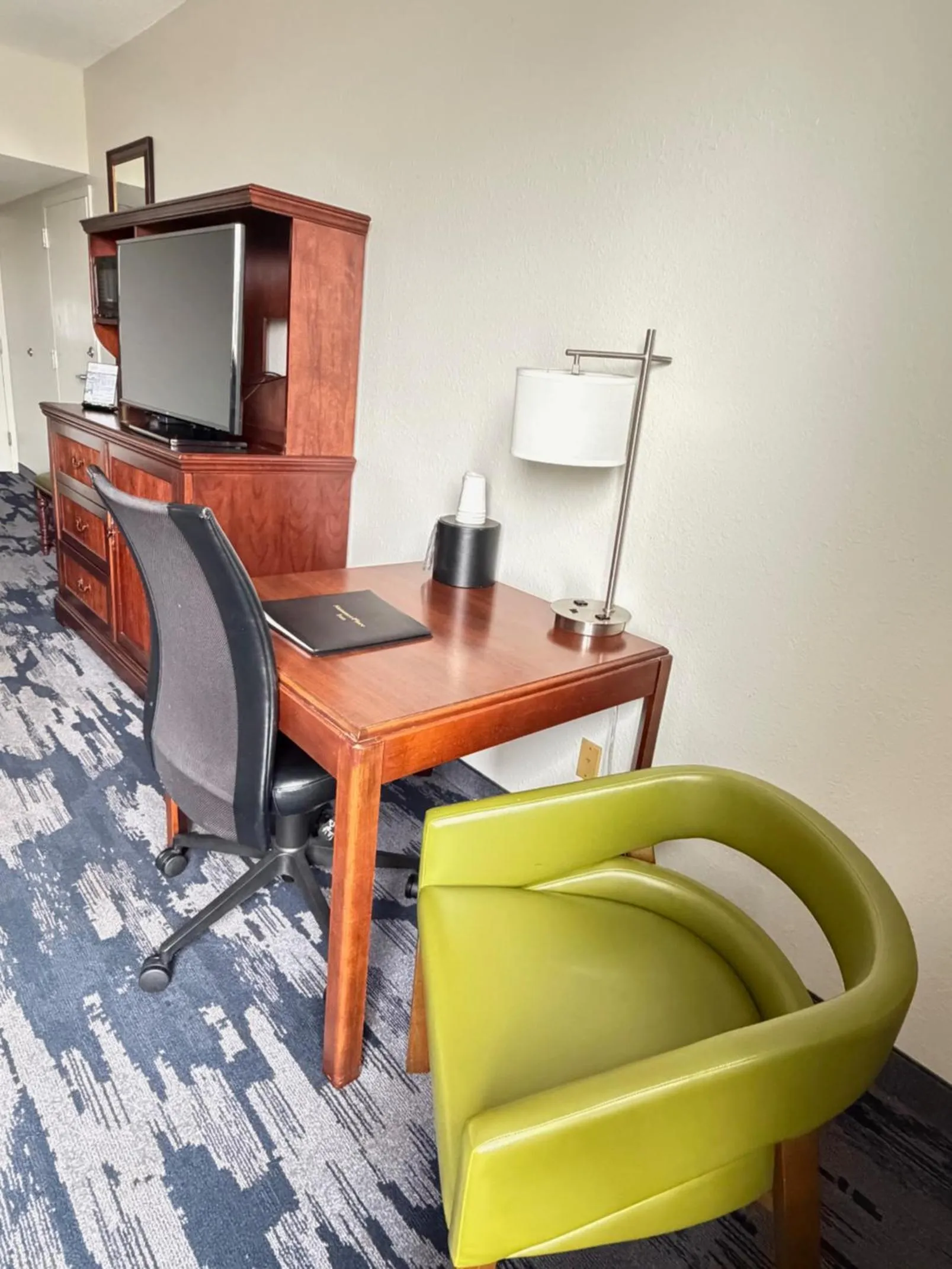 Living room in SummerPlace Inn