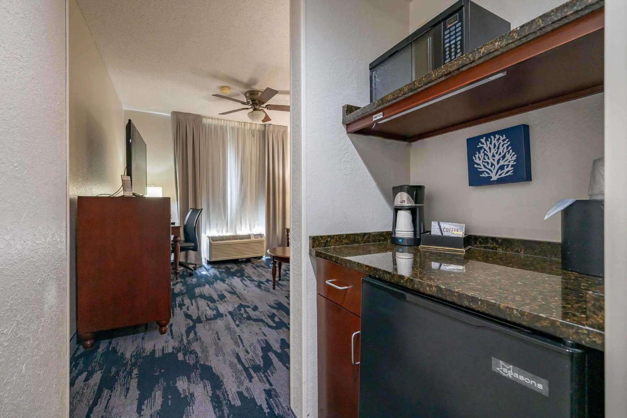 Living room in SummerPlace Inn