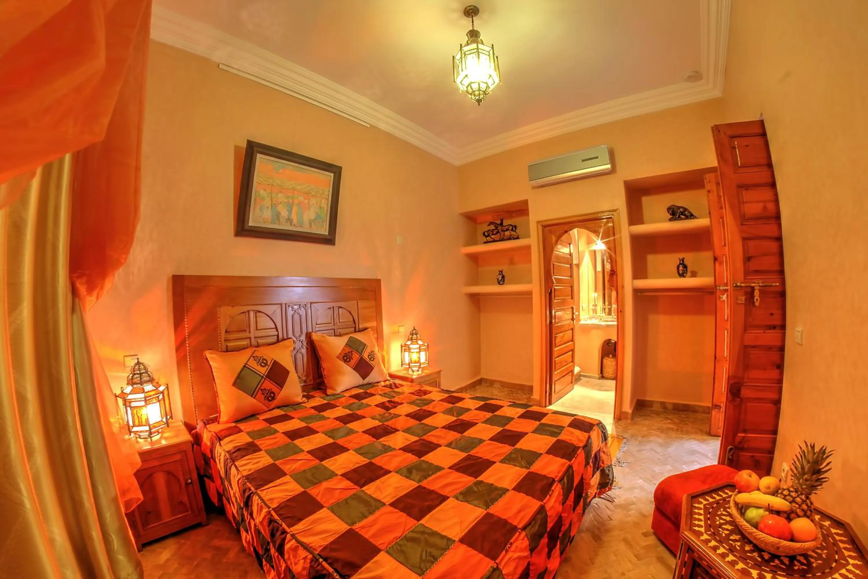 Photo of the whole room, Bed in Dar Tasnime