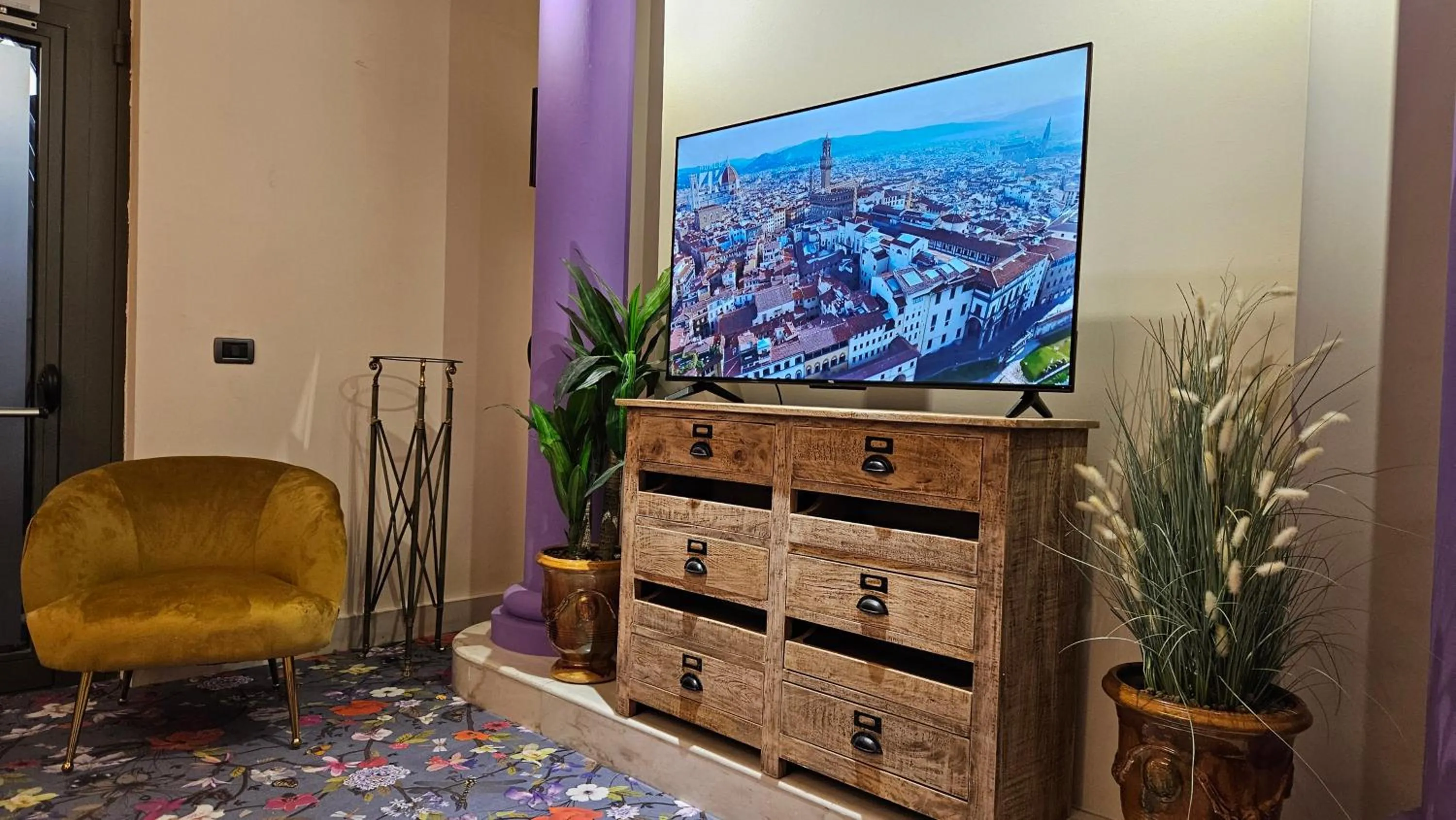 Communal lounge/ TV room in Select Executive Residence