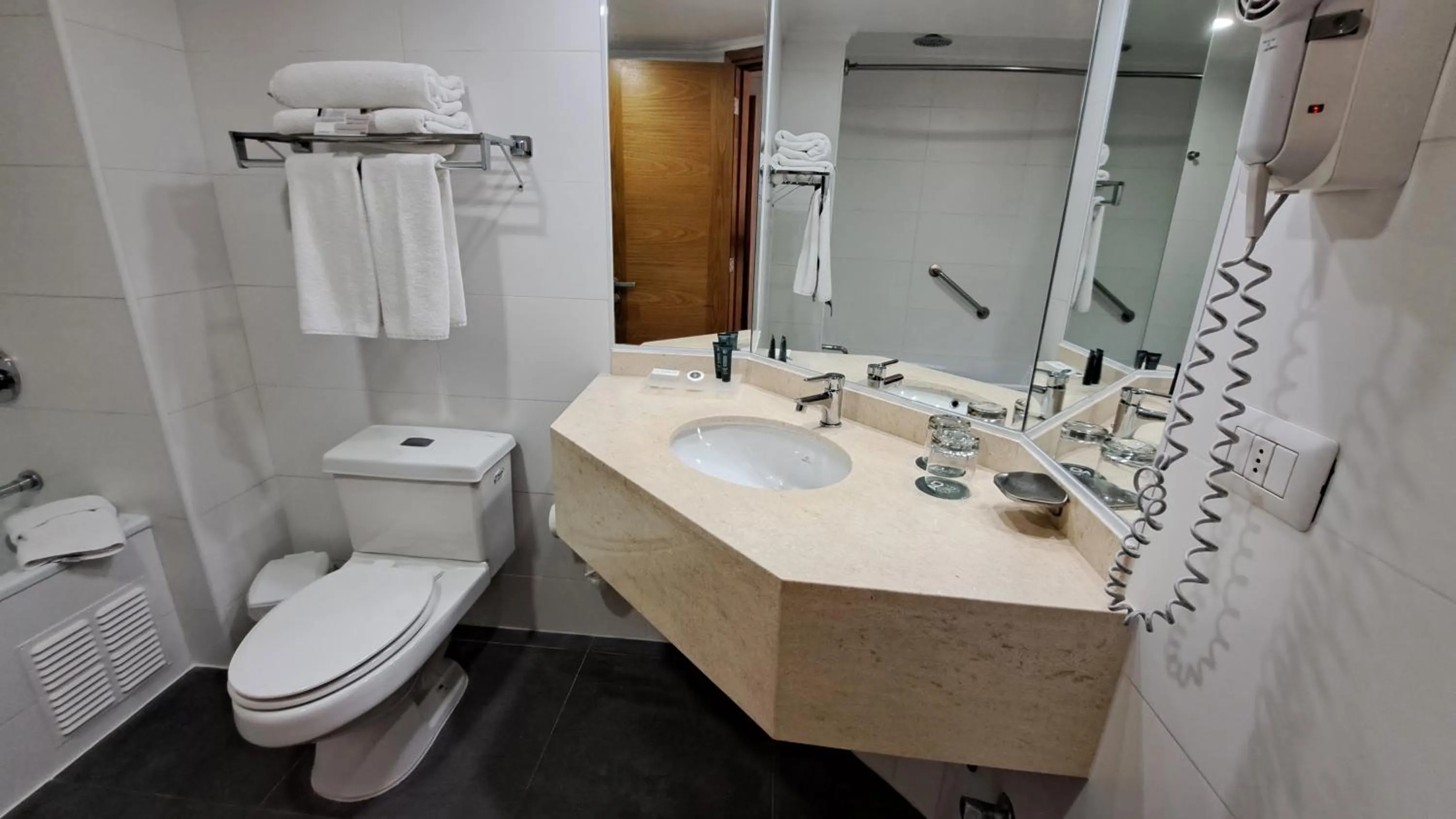 Bathroom in Hotel Diego de Almagro La Serena