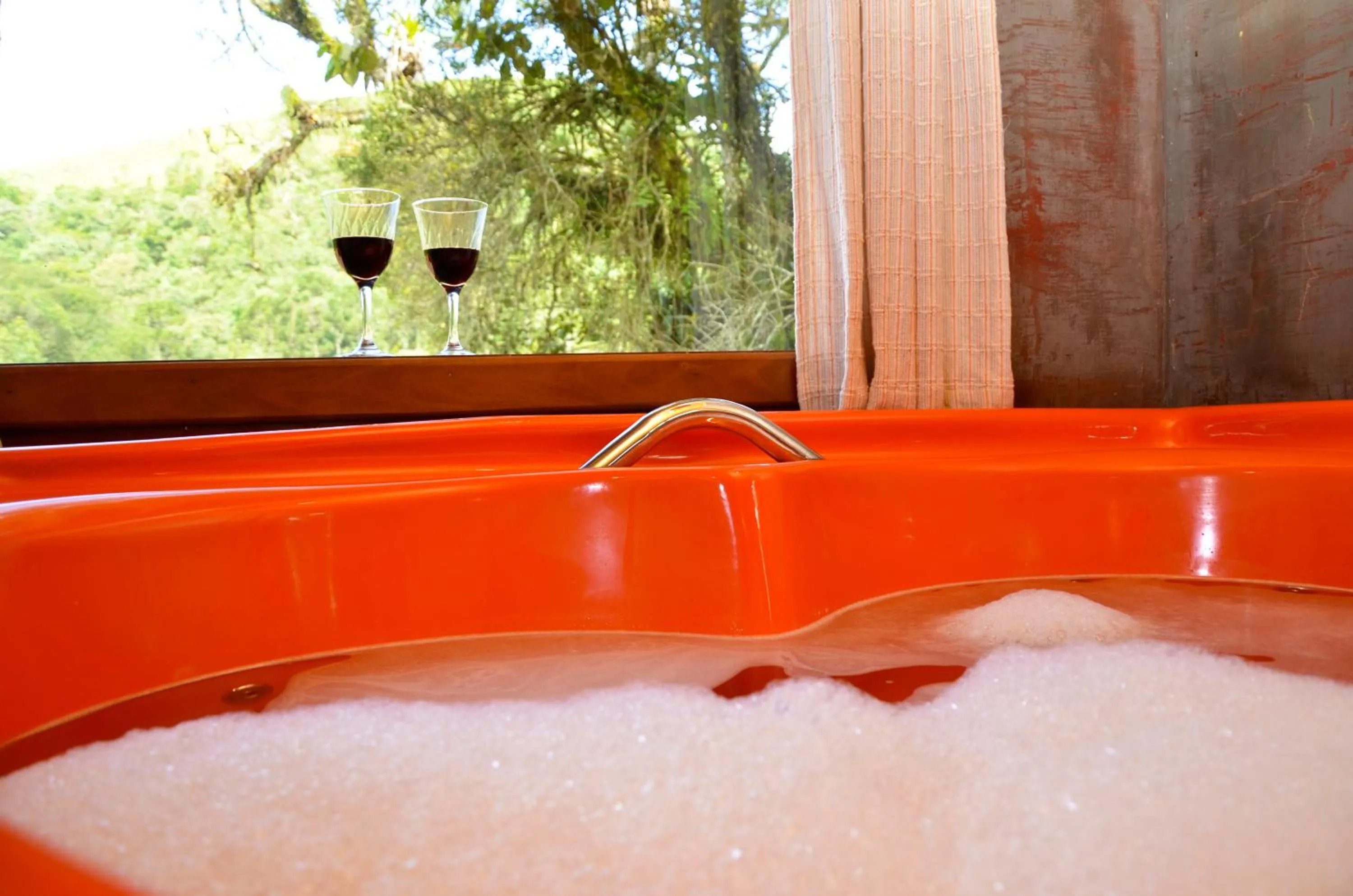 Hot Tub in Pousada Silvestre