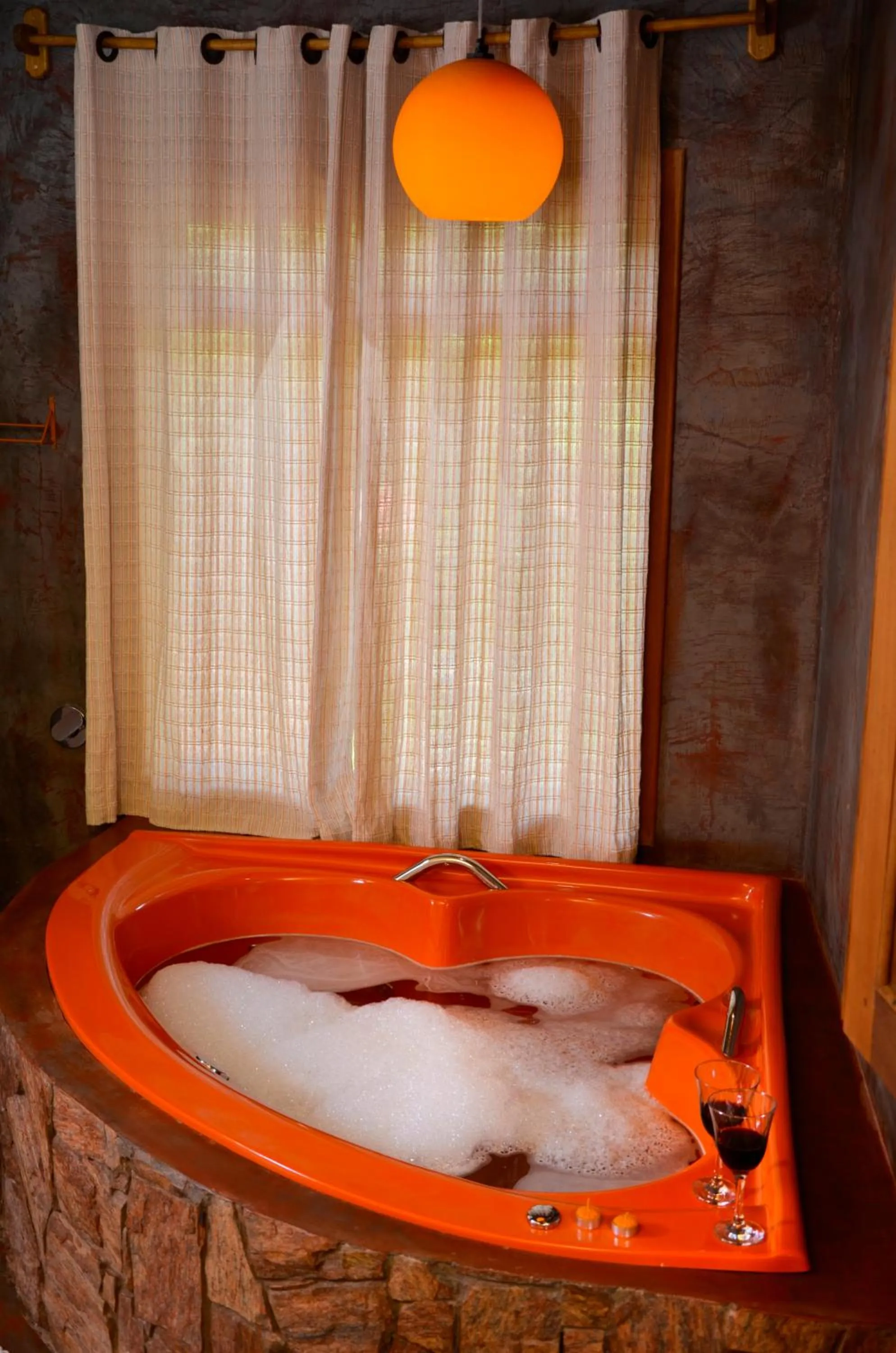 Hot Tub in Pousada Silvestre