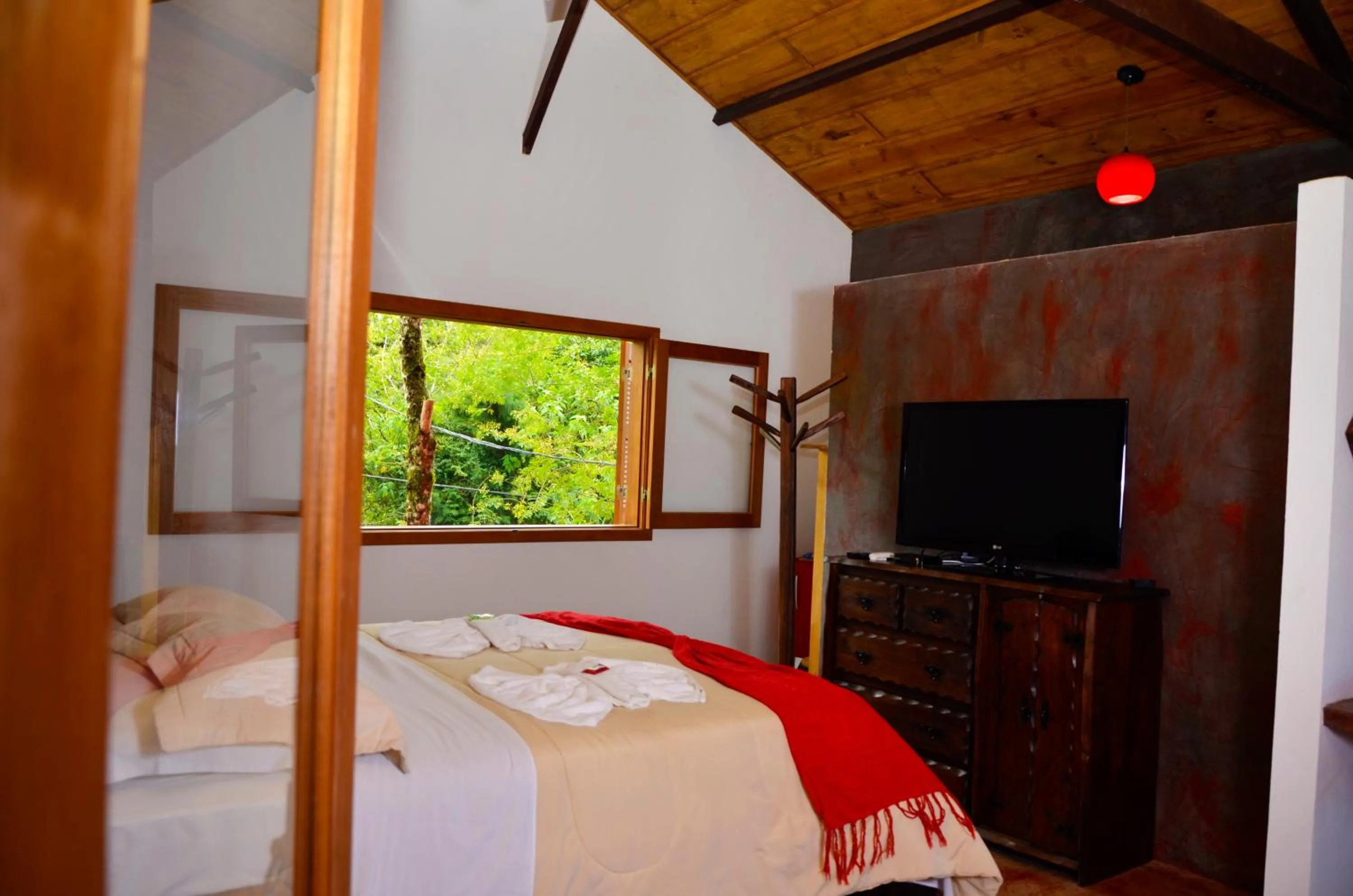 Photo of the whole room, Bed in Pousada Silvestre