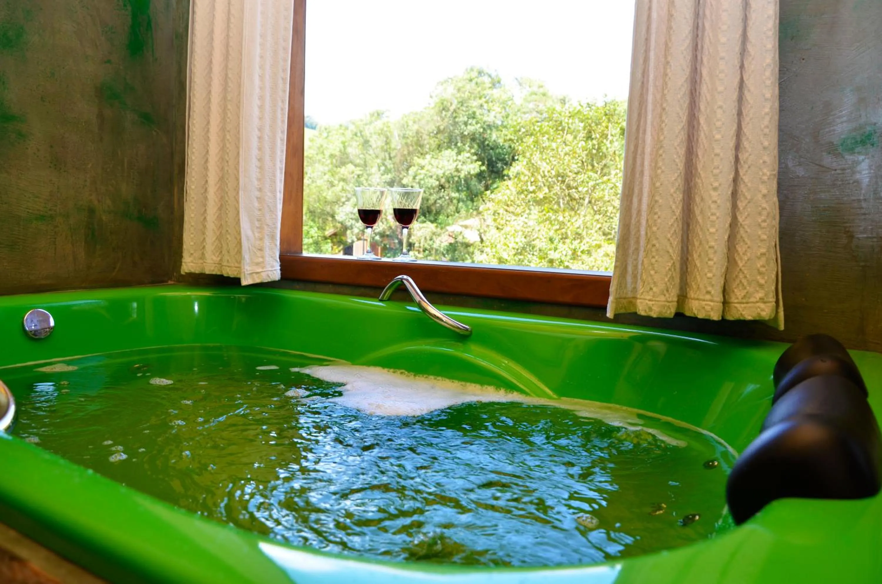 Hot Tub in Pousada Silvestre