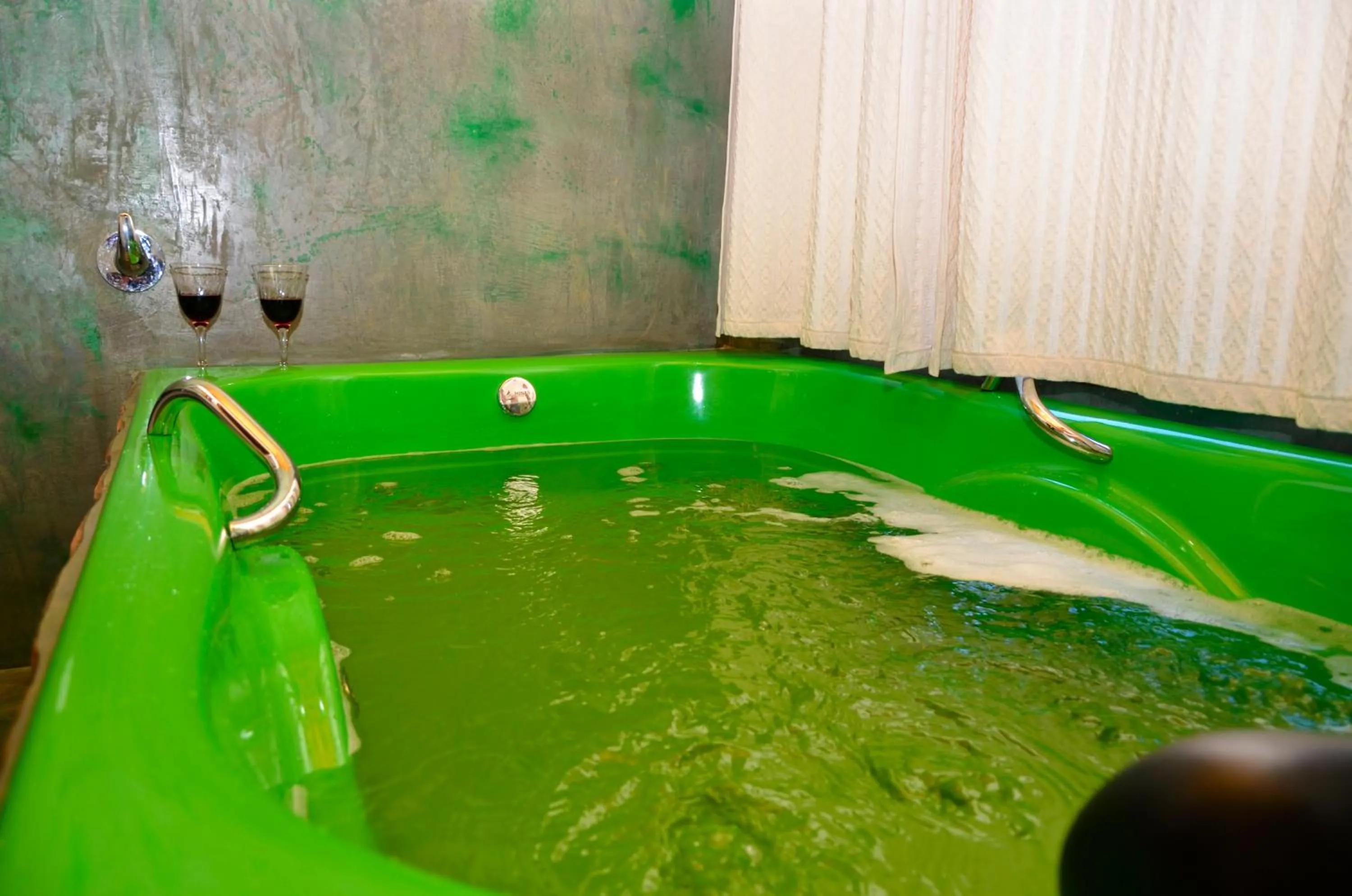 Hot Tub in Pousada Silvestre