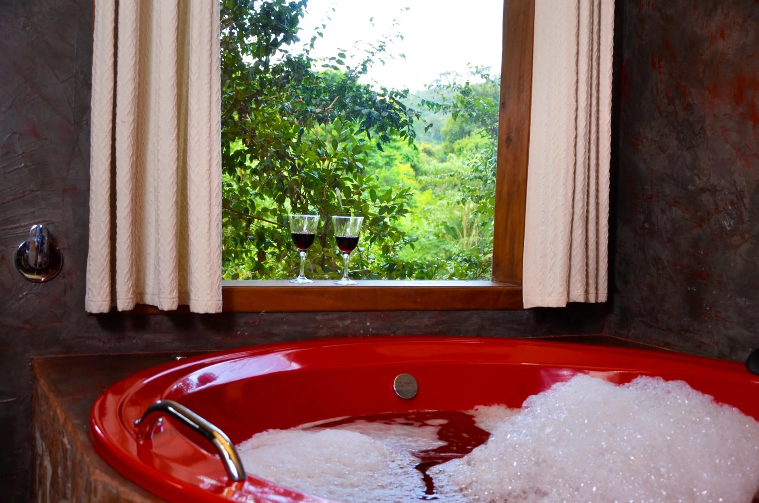 Hot Tub in Pousada Silvestre