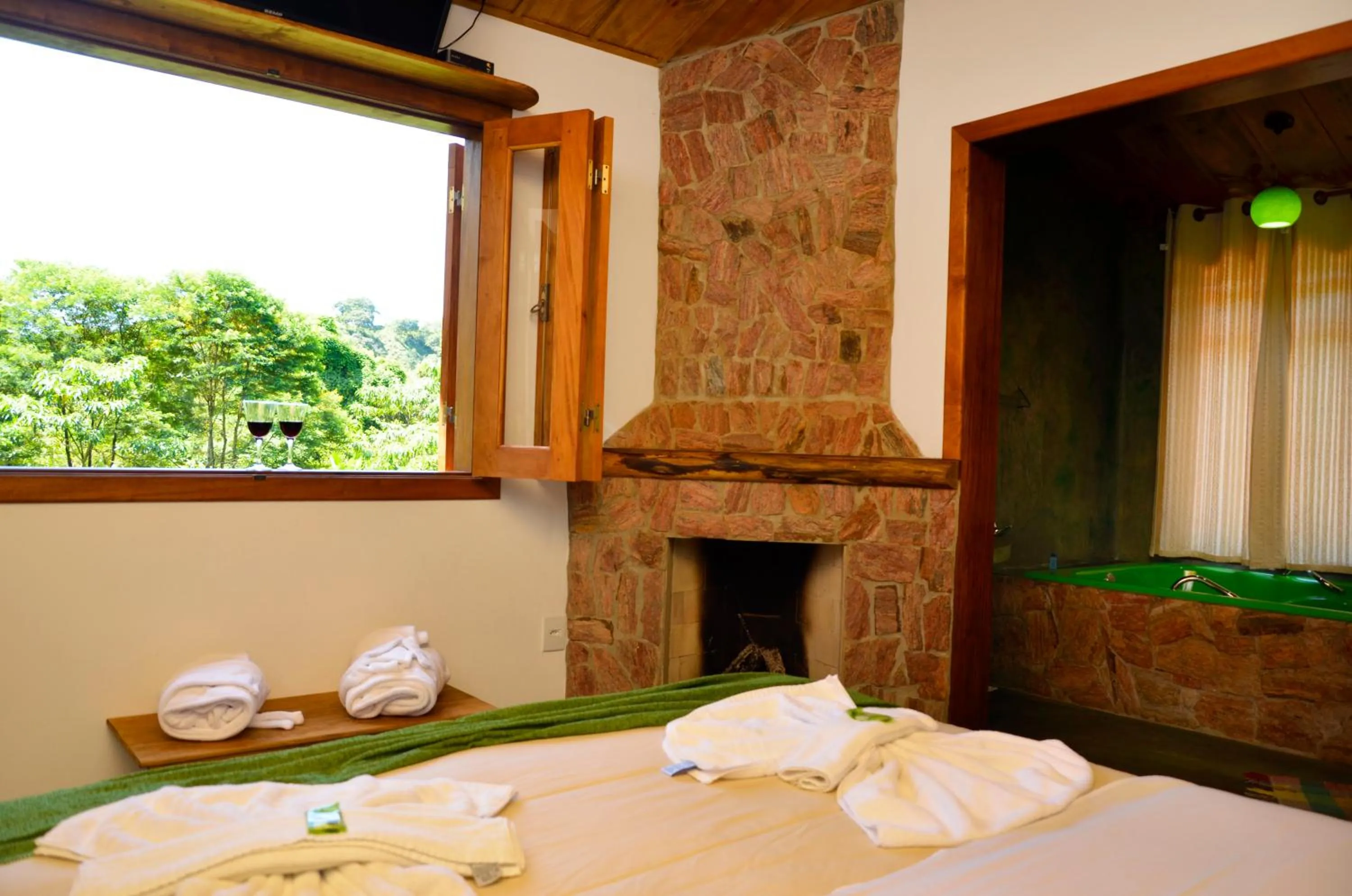 Mountain view, Bed in Pousada Silvestre