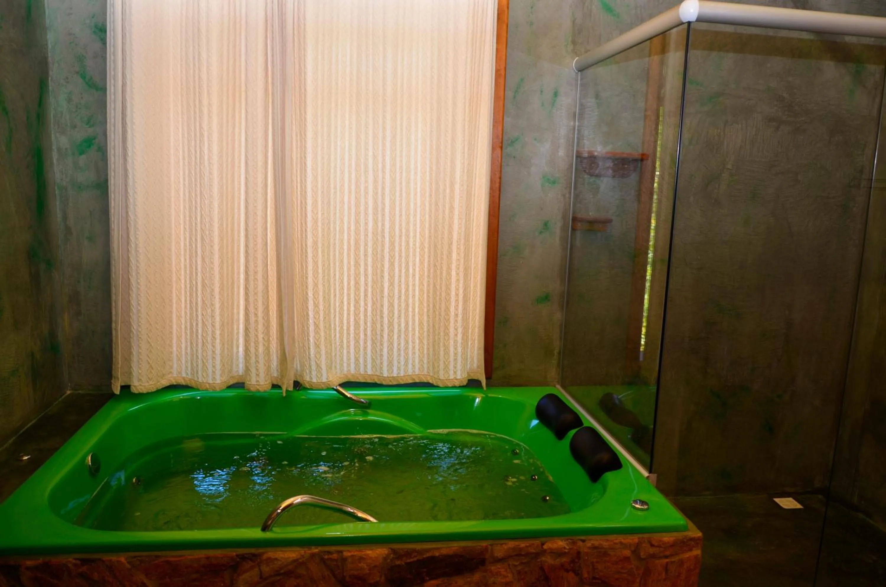 Hot Tub in Pousada Silvestre