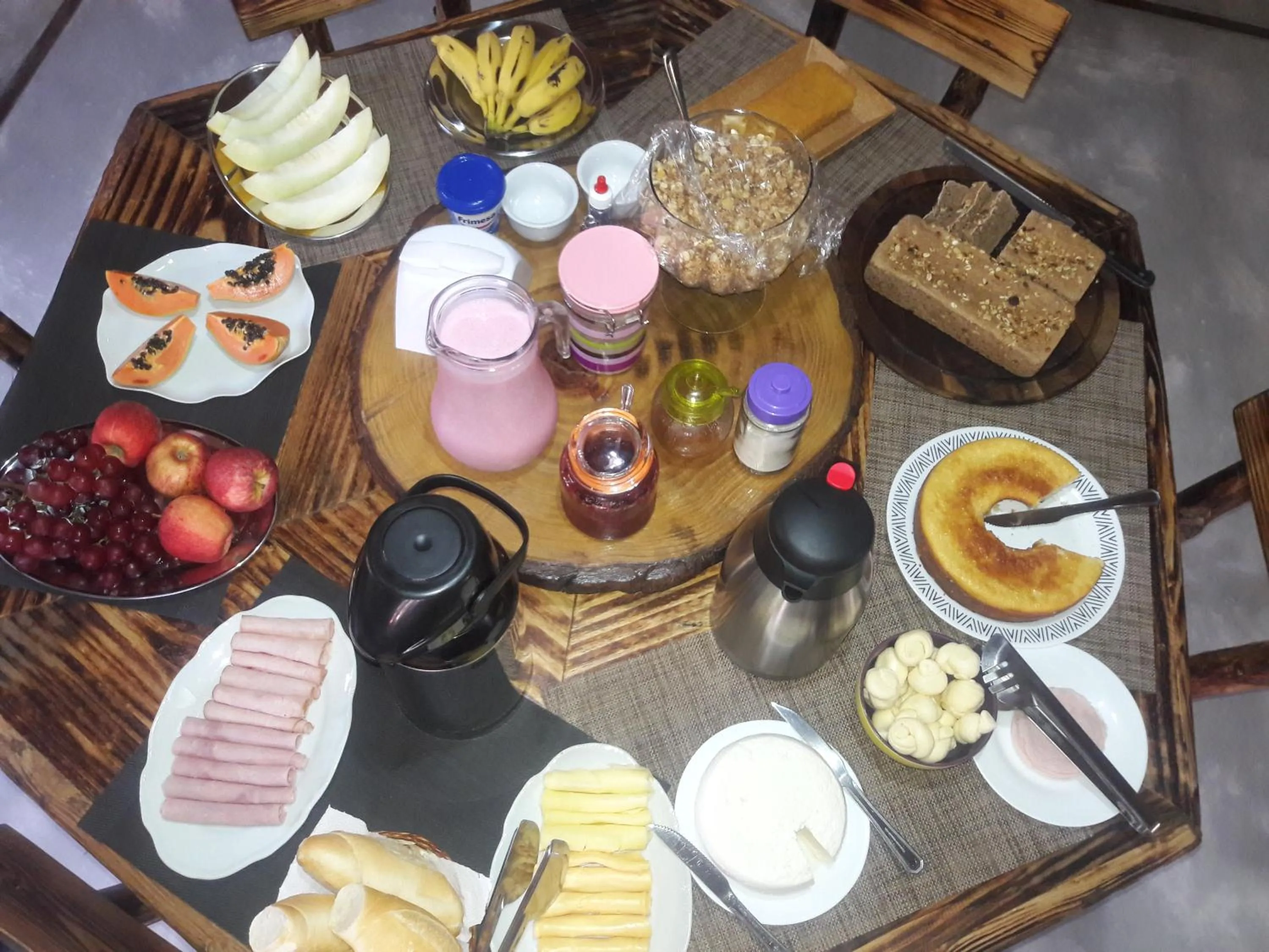 Buffet breakfast in Pousada Silvestre