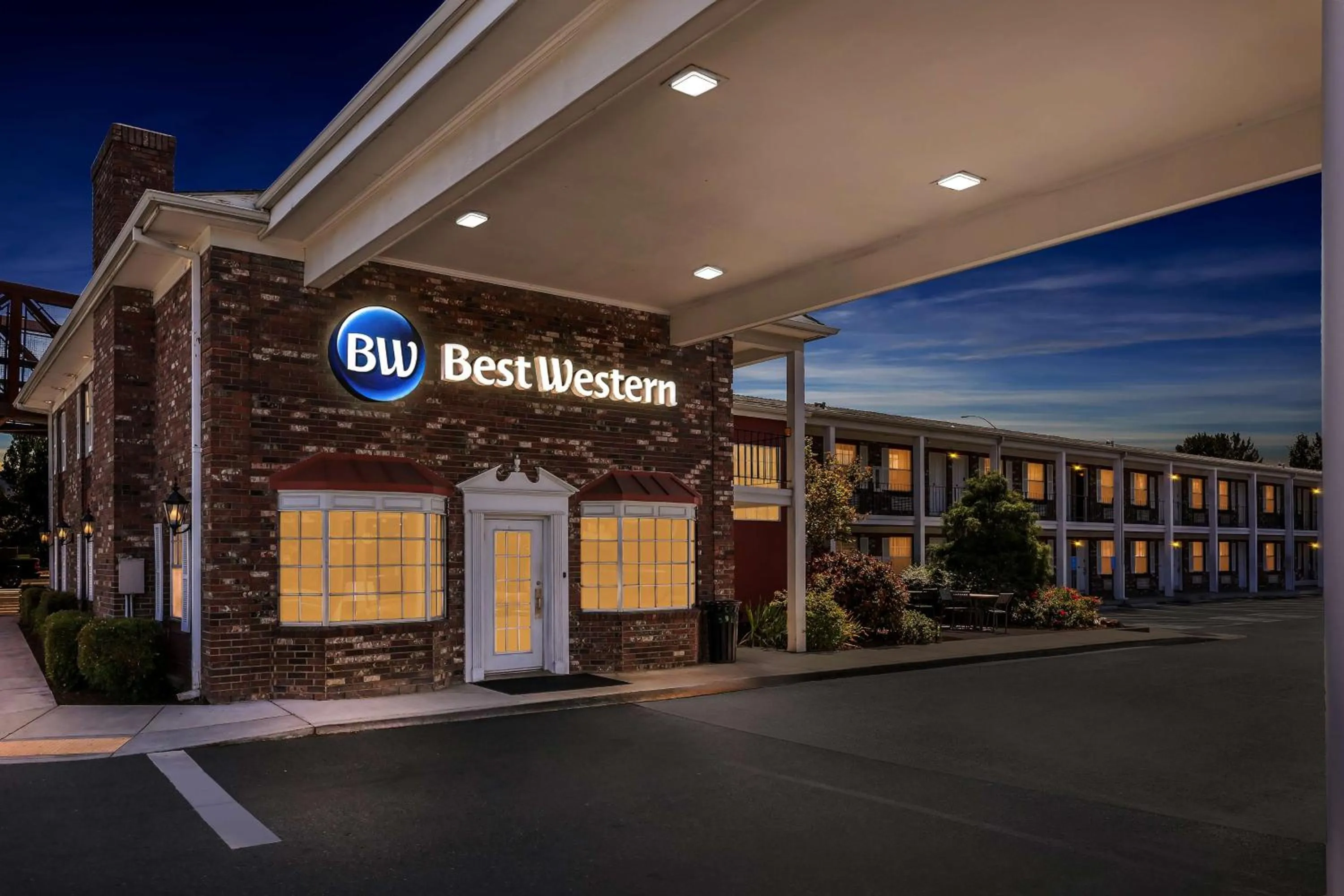 Property building in Best Western Horizon Inn